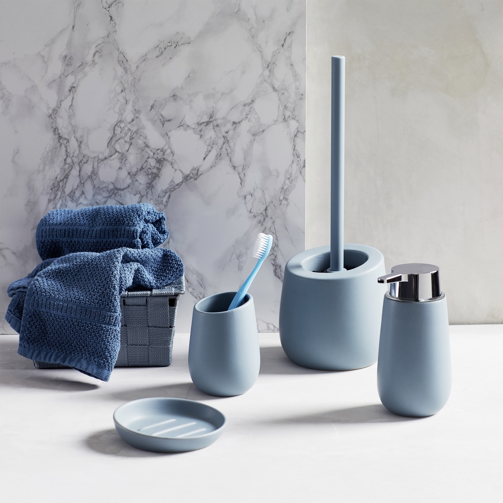 WENKO WC-Garnitur »Badi« aus Keramik | Silikon Toilettenbürste aus Keramik, mattierte Oberfläche, freistehend