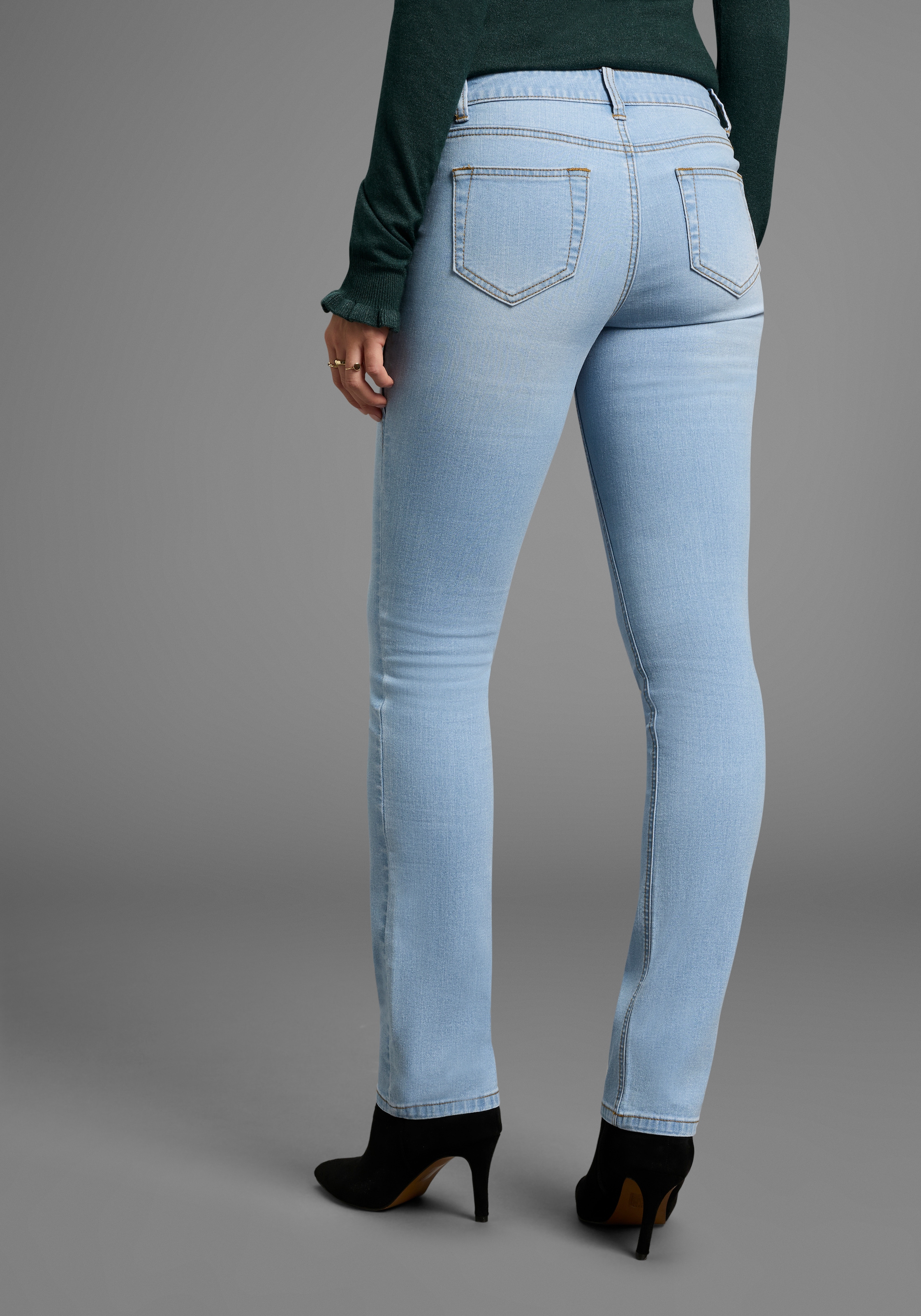 Arizona Comfort-fit-Jeans »mit Keileinsätzen« niedrige Leibhöhe