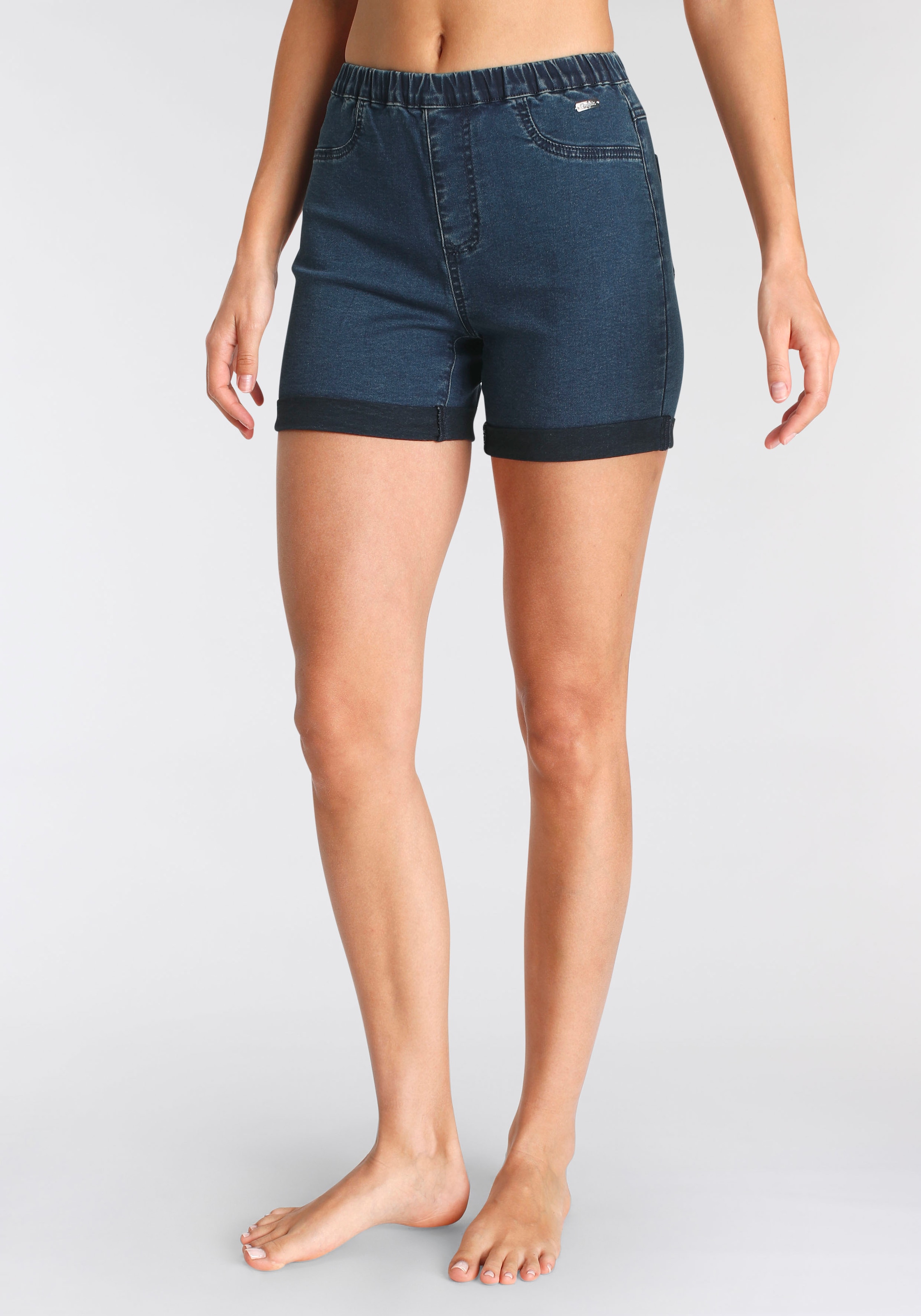 Buffalo Shorts, in elastischem Denim mit zwei Gesäßtaschen