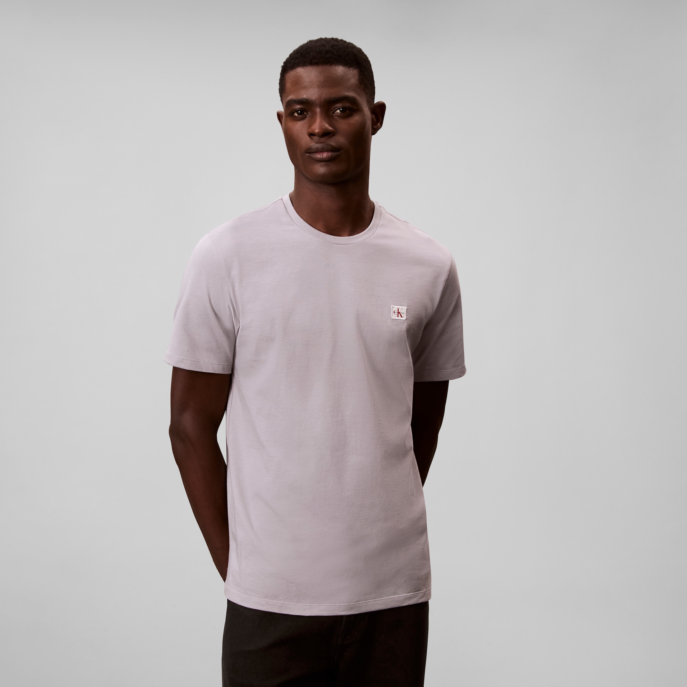 Calvin Klein Jeans T-Shirt »SS BADGE TEE 2 PACK« Packung, 2er-Pack, 2 Stk. tlg. Mit Rundhalsausschnitt