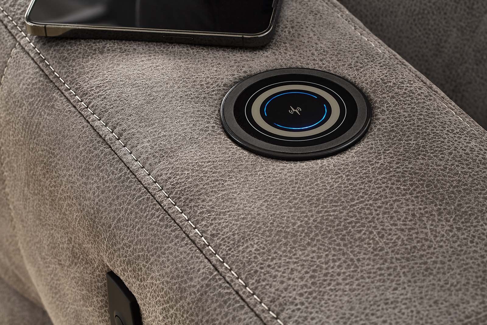 Jockenhöfer Gruppe Ecksofa »Doppio L-Form mit elektromotorischer Relaxfunktion und«, induktiver Lademöglichkeit + USB-A Ladeport, verstellbare Kopfstützen