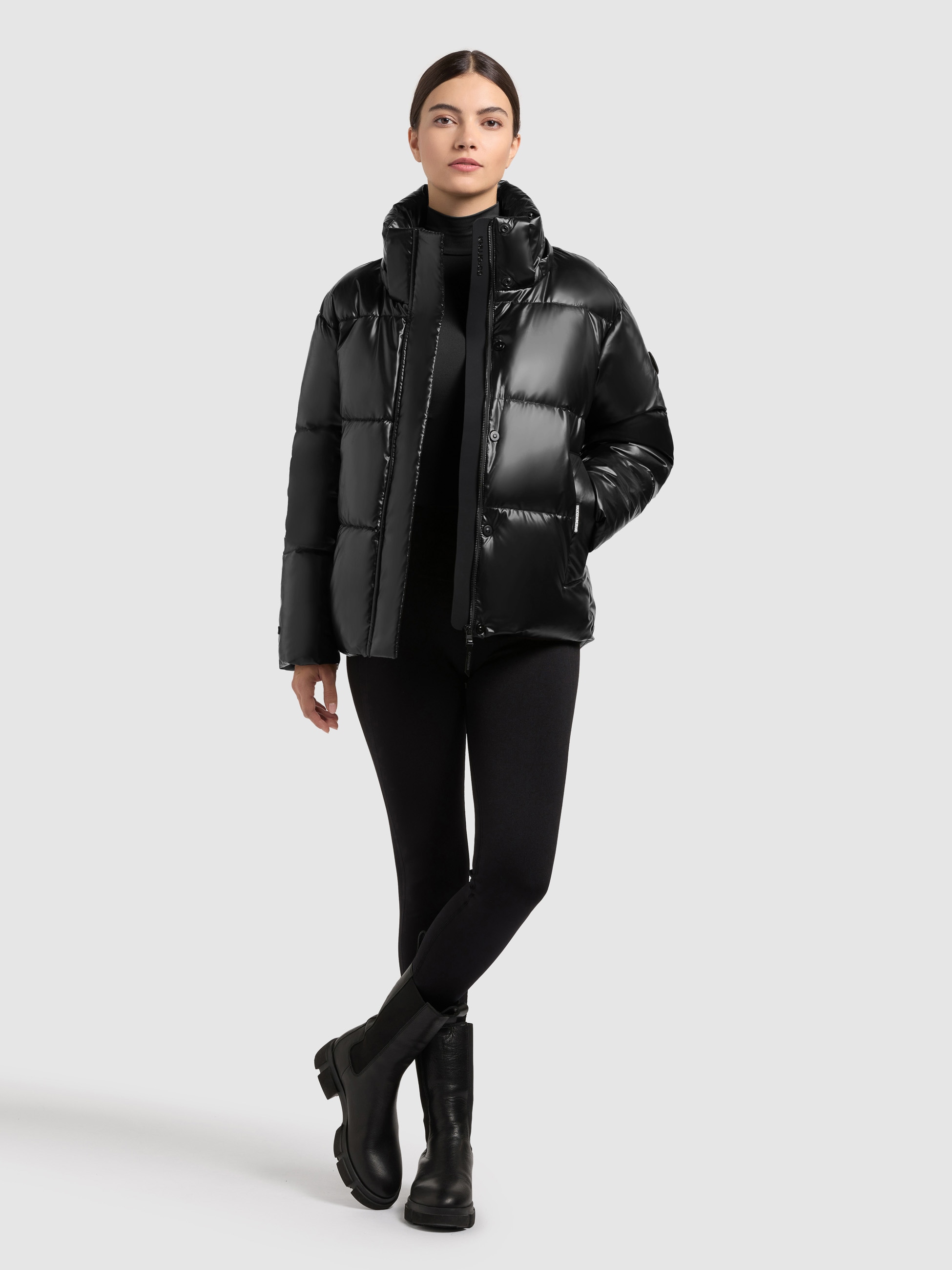 khujo Steppjacke »DEVINA2 SHINY« mit Kapuze abnehmbare Kapuze, Windschutzblende mit Magnetverschluss