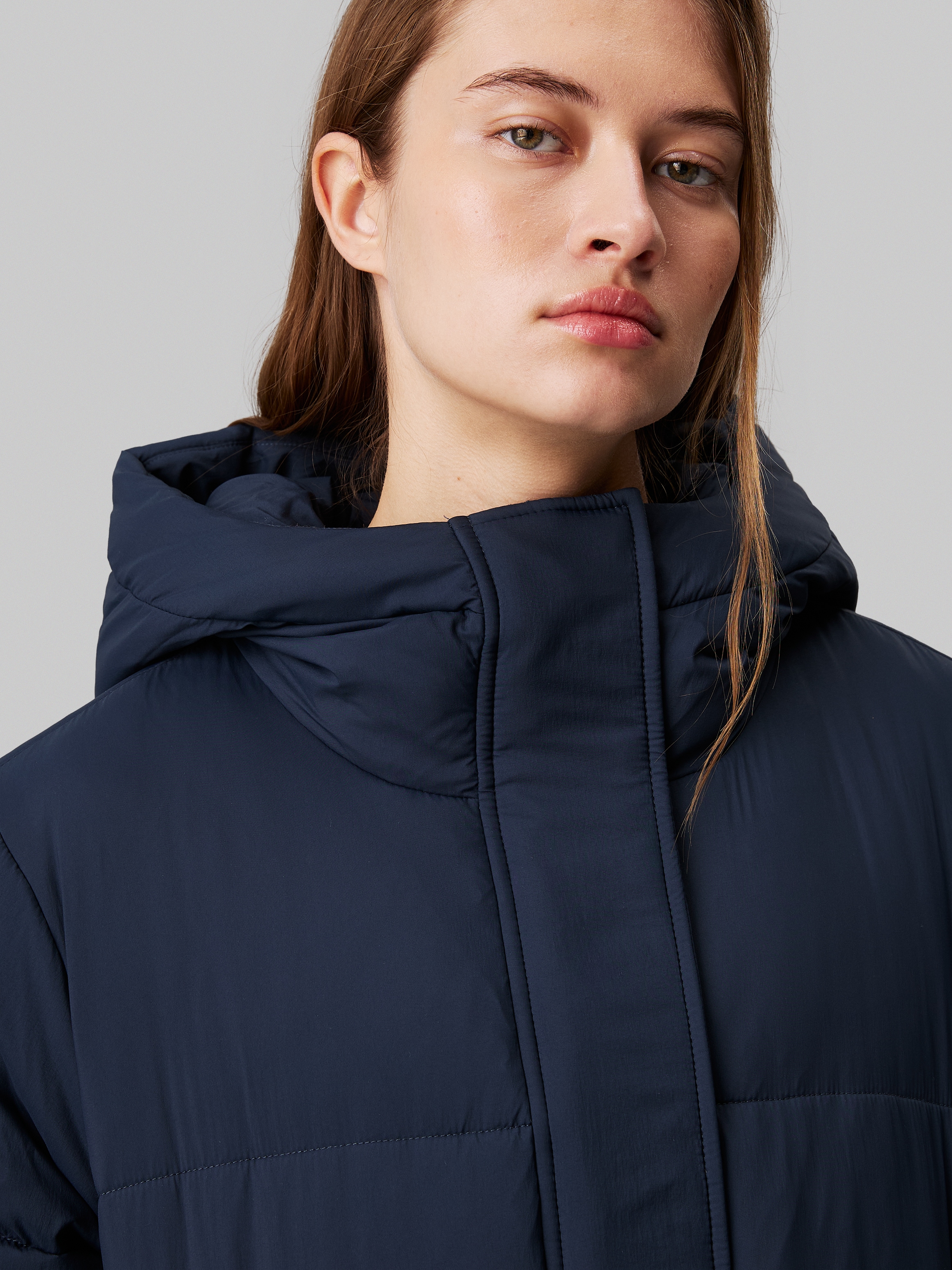 Calvin Klein Jeans Steppjacke »LOGO BELT LONG PUFFER«, mit Kapuze, mit Gürtel