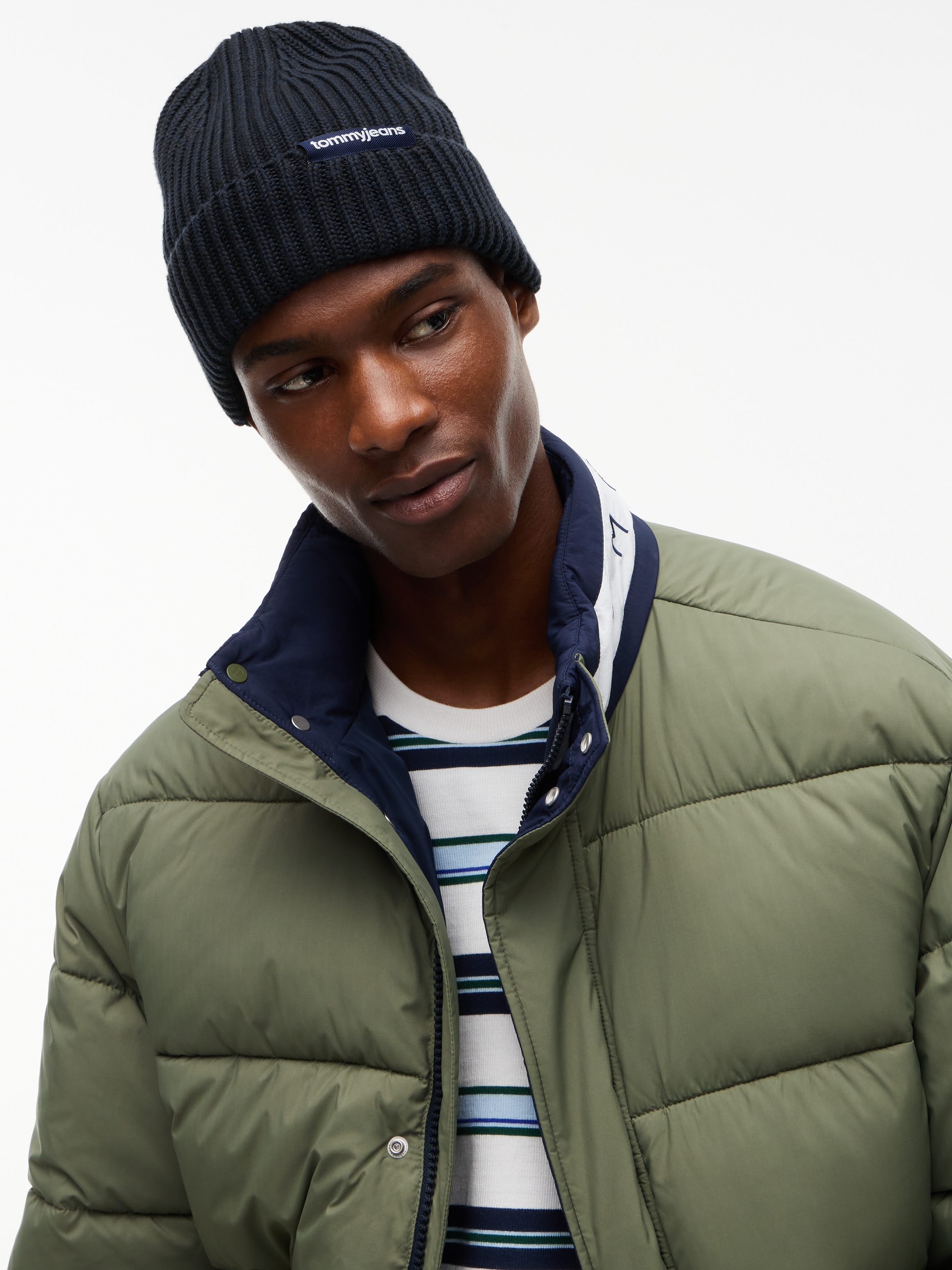 Tommy Jeans Beanie »LINEAR LOGO BEANIE« Regular fit mit Markenlabel