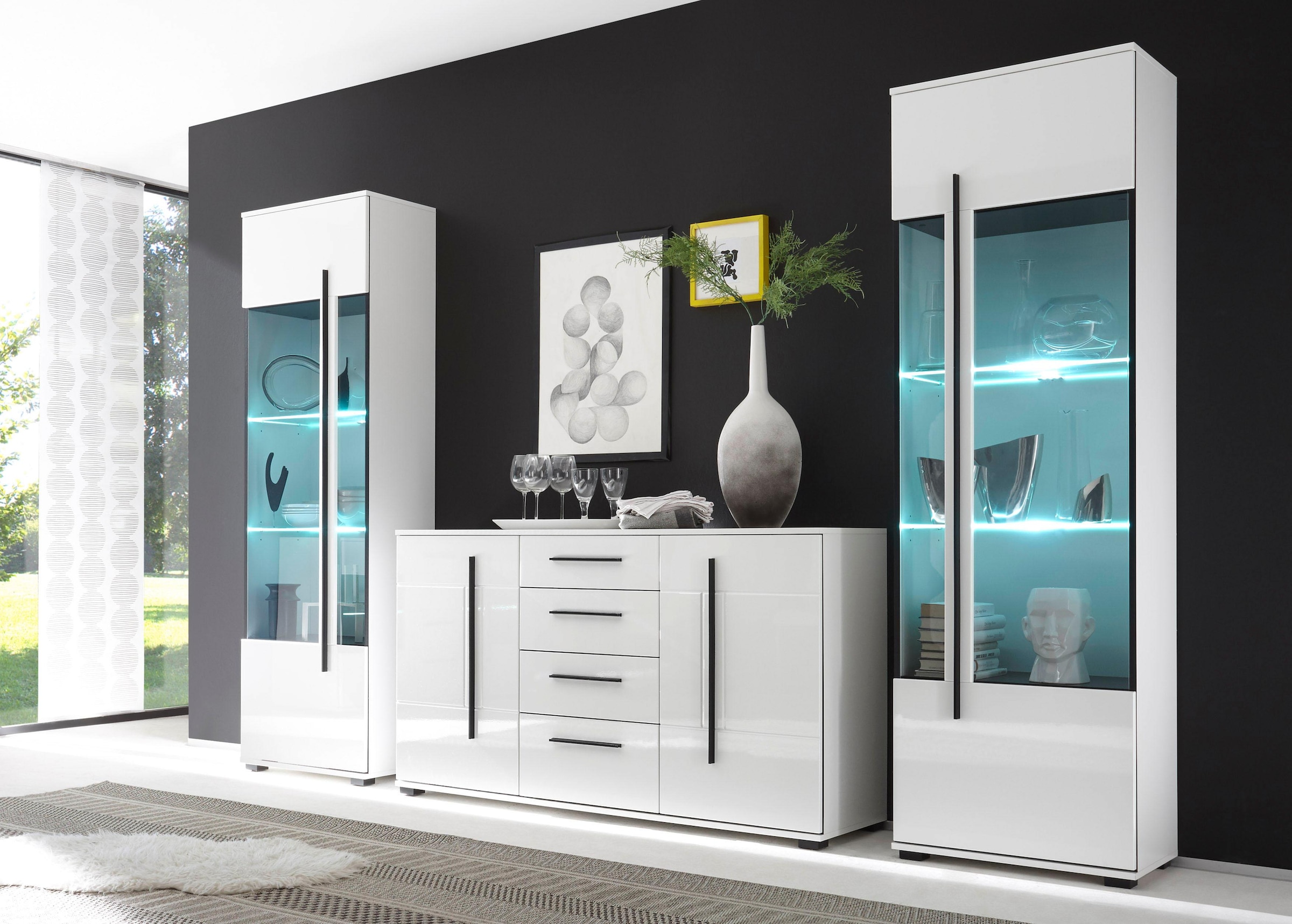 INOSIGN Vitrine »Cantara, Vitrinenschrank in Eiche Evoke oder weiß, Standvitrine«, schwarzer Stangengriff, ausreichend Stauraum, vielseitig einsetzbar