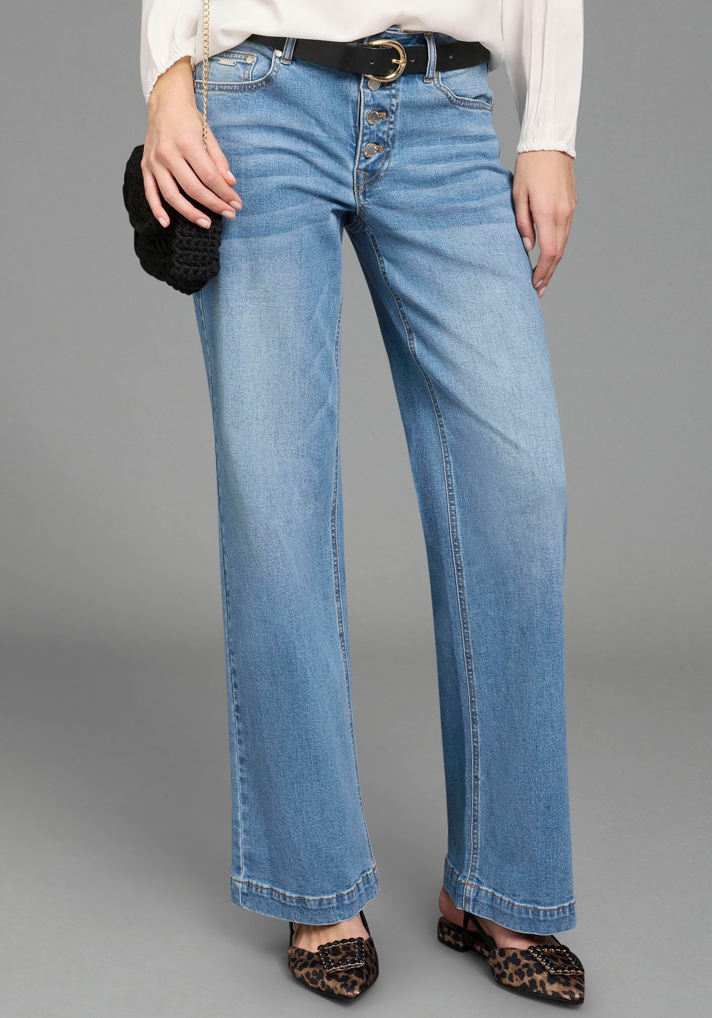 Laura Scott Ledergürtel mit goldfarbender runder Schnalle - NEW