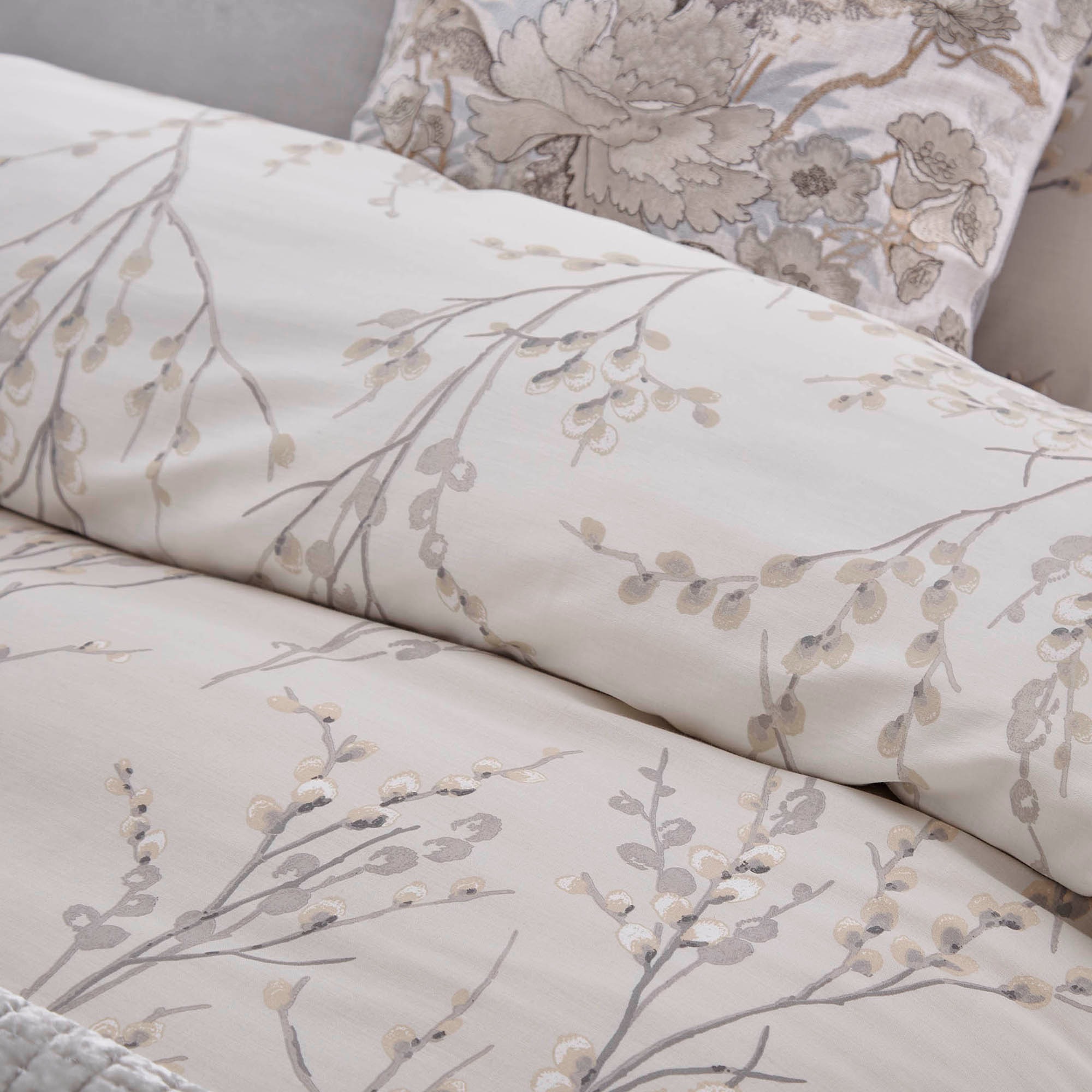 LAURA ASHLEY Bettwäsche »Pussy Willow, aus Baumwoll-Satin« 3 tlg. mit floralem Muster, inkl 2 Kissenbezüge