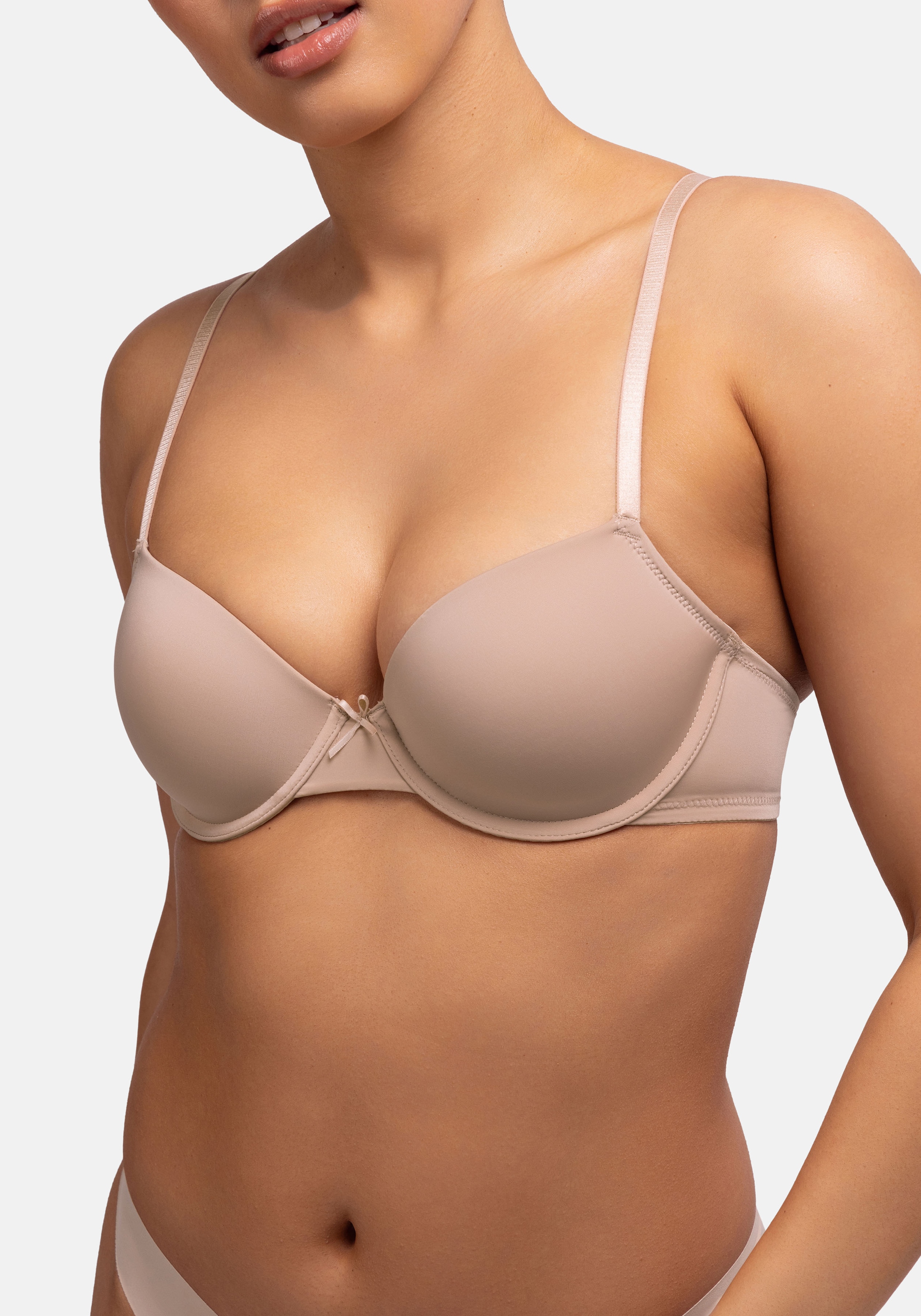 Dorina Bügel-BH »CHLOE«, Vorgeformte leicht gepolsterte Cups, florale Spitze, tiefer Ausschnitt