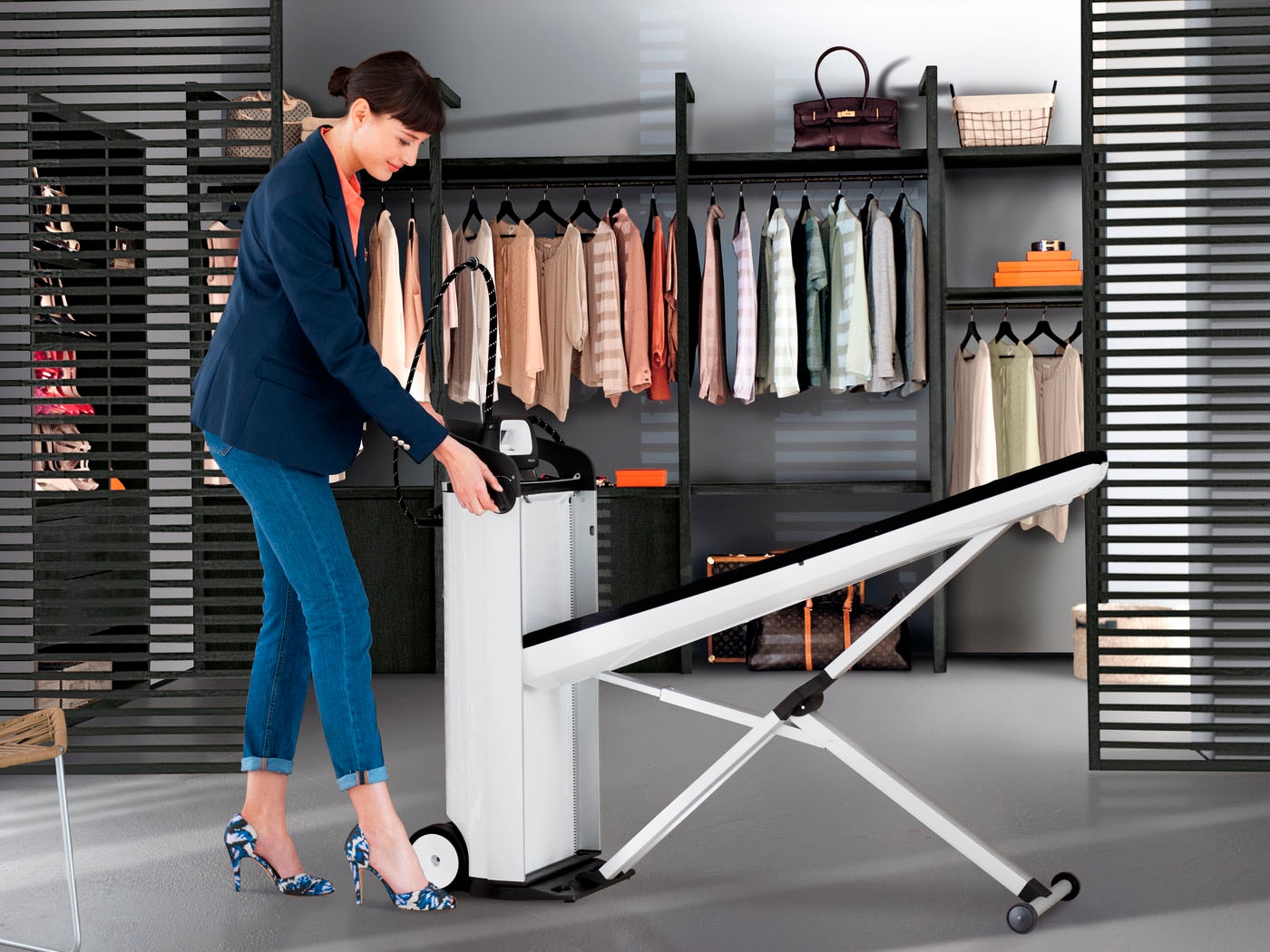 Miele Bügelsystem »B 4312 FashionMaster«, mit Wabensohle für beste Bügelergebnisse