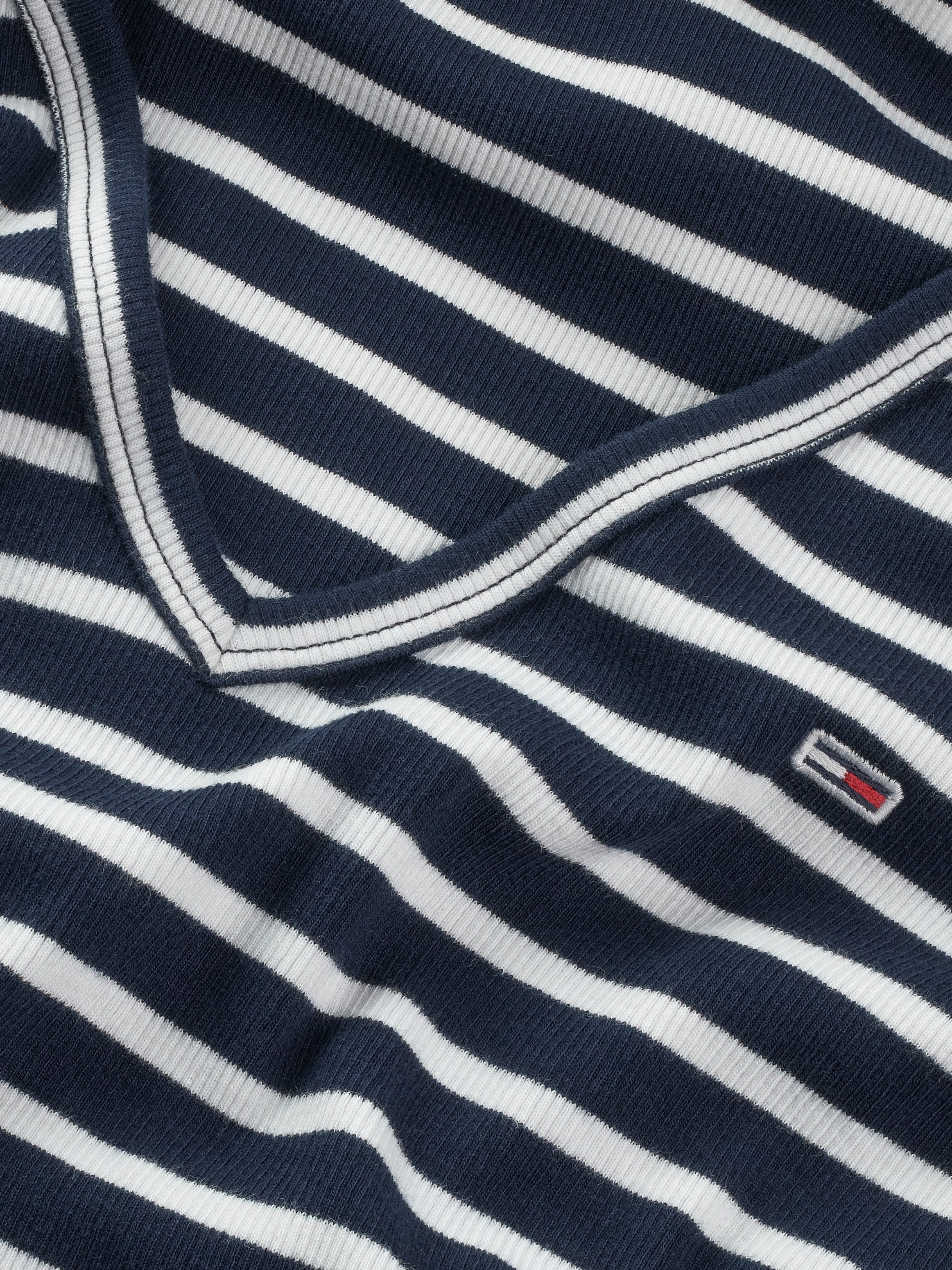 Tommy Jeans Kurzarmshirt »TJW SLIM ESSENTIAL RIB V SS«, mit gerippter Struktur