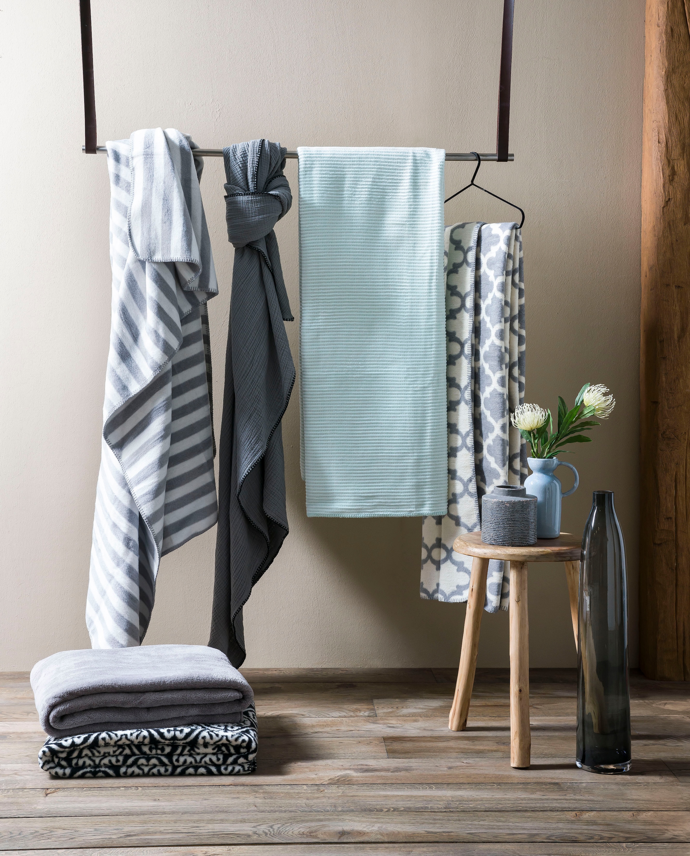 done.® Wohndecke »Stripes320«, Wohndecke mit einfassender Ziernaht, Kuscheldecke