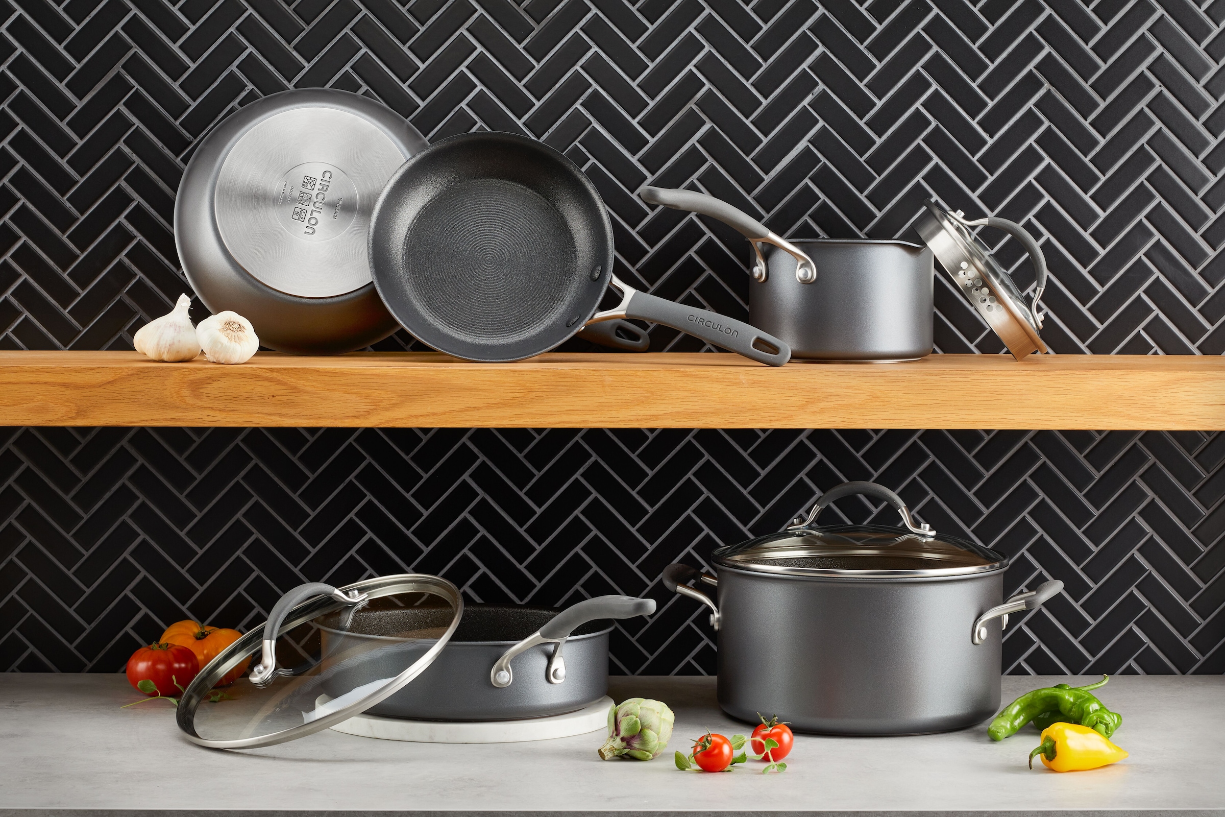 Circulon Topf-Set »Circulon A1 Topf- und Bratset, 8-tlg.«, Edelstahl-Aluminium, (Set, 8 tlg., 2 Pfannen, 3 Töpfe, 3 Deckel), dreilagig beschichtet, kratzfest, spülmaschinenfest
