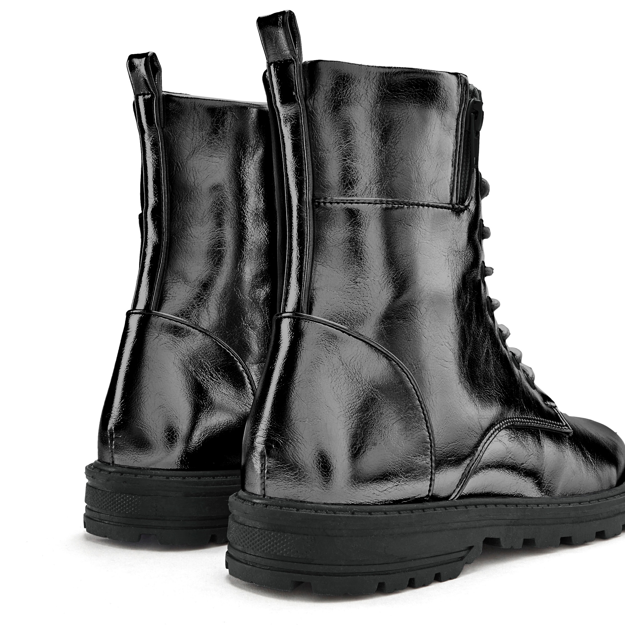 LASCANA Stiefelette, im angesagten Metallic-Look, Stiefel, Boots VEGAN