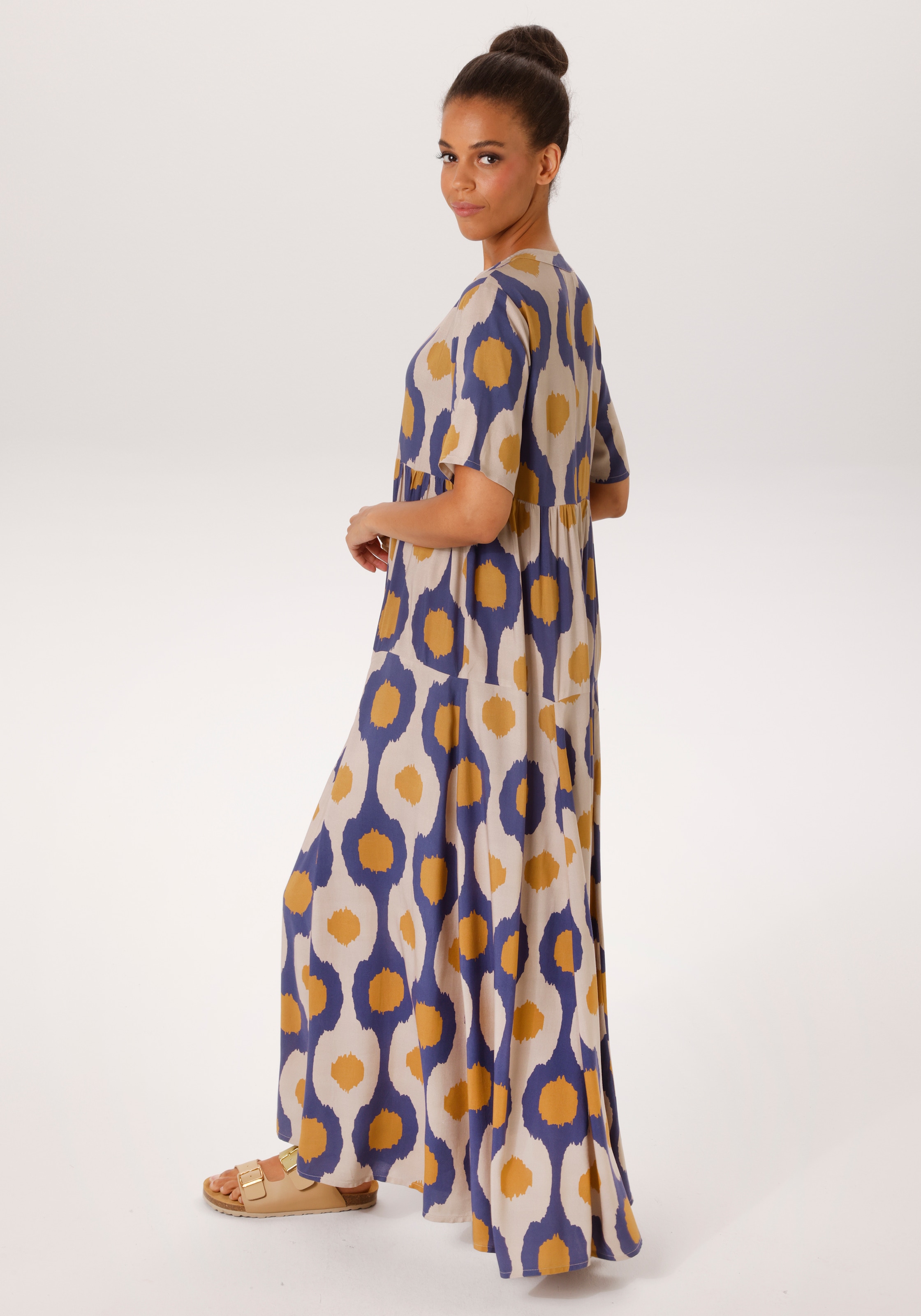 Aniston CASUAL Sommerkleid mit großflächigen, grafischen Druck