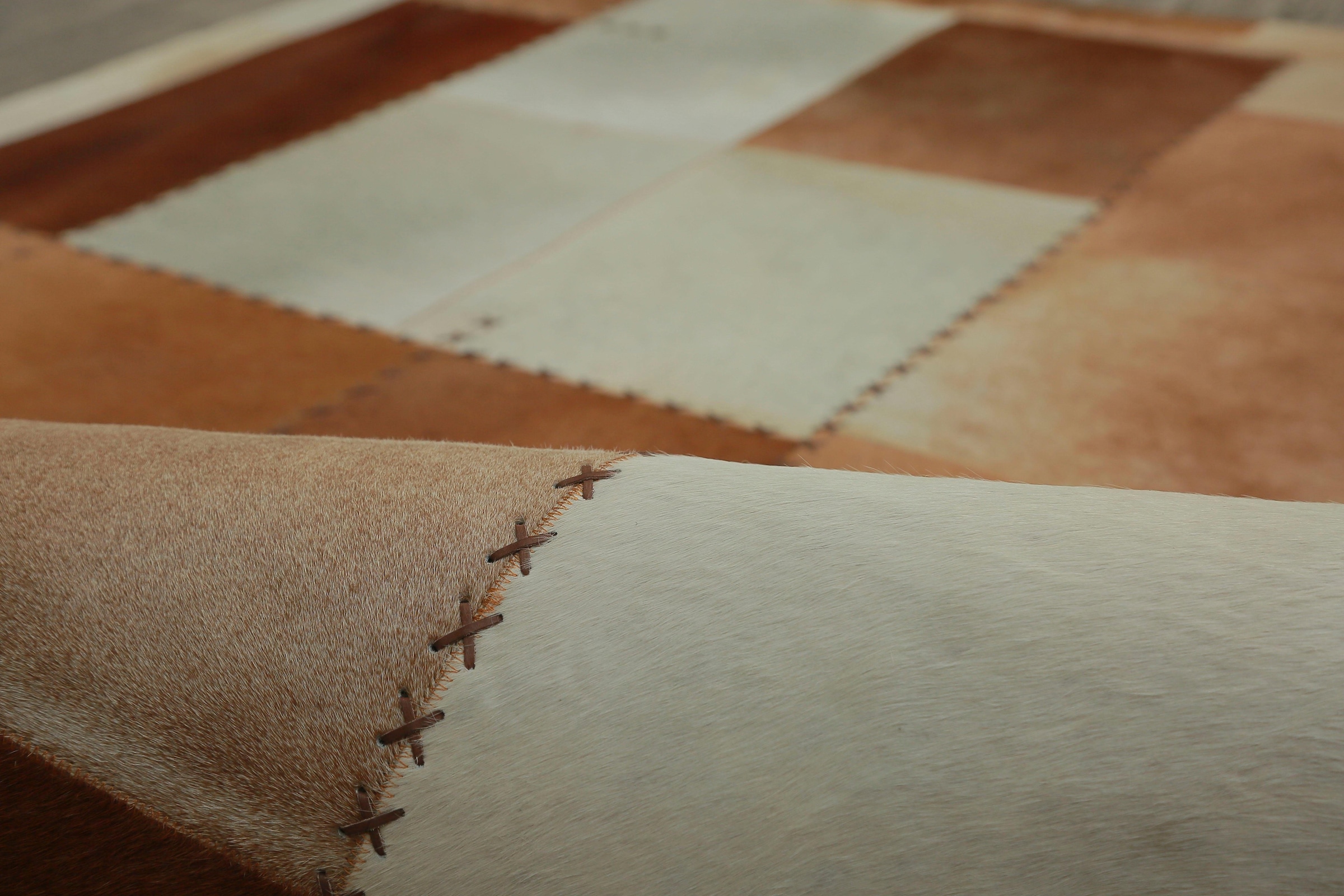 calo-deluxe Lederteppich »Solut 305 - Fellteppich«, rechteckig, 8 mm Höhe, echtes Rinderfell, Patchwork, Wohnzimmer