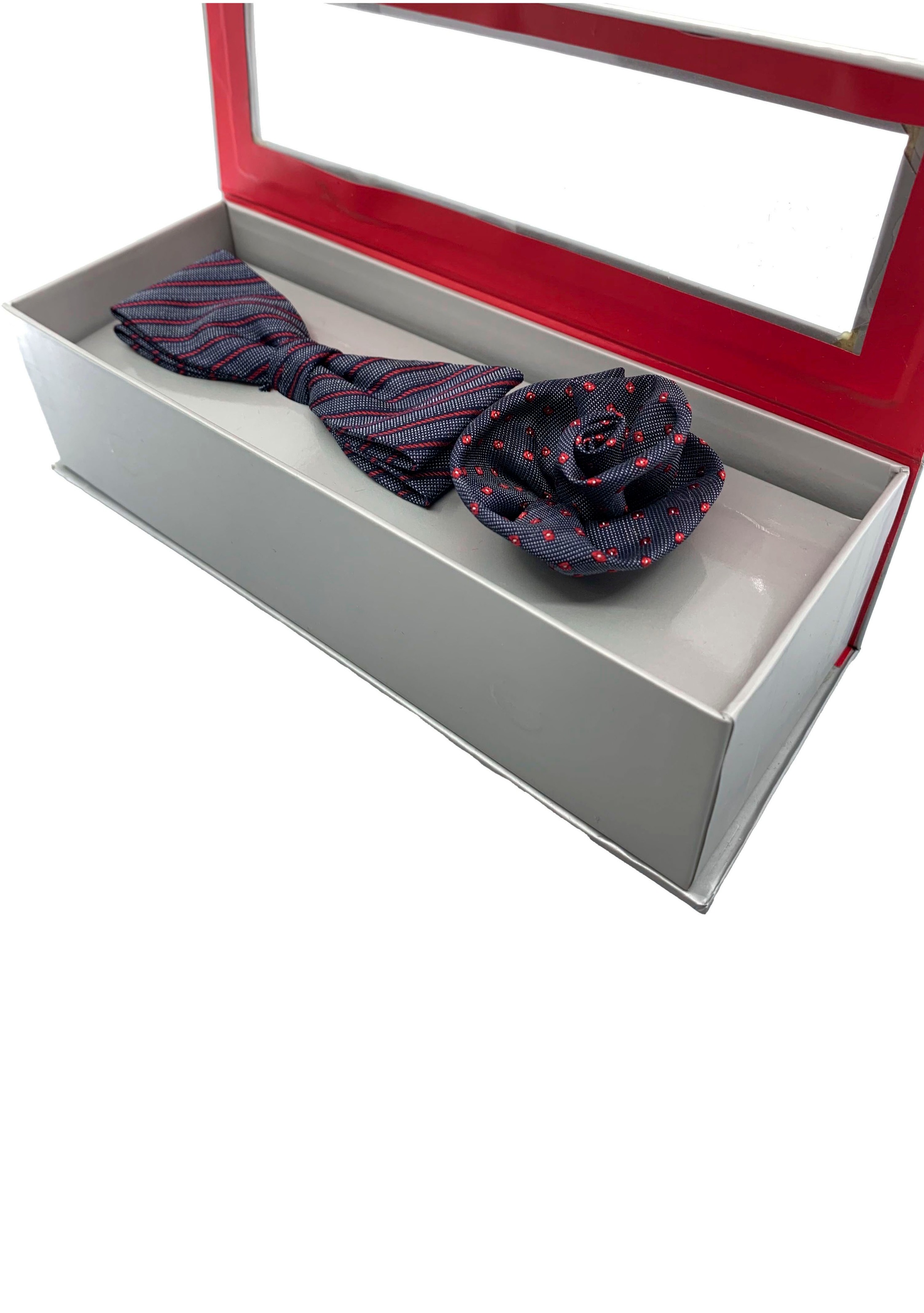 CINQUE Fliege Set, 2 Stk. tlg. aus Reiner Seide navy-red Das Set von CINQUE bietet eine moderne und elegante Möglichkeit, deinem Outfit den letzten...