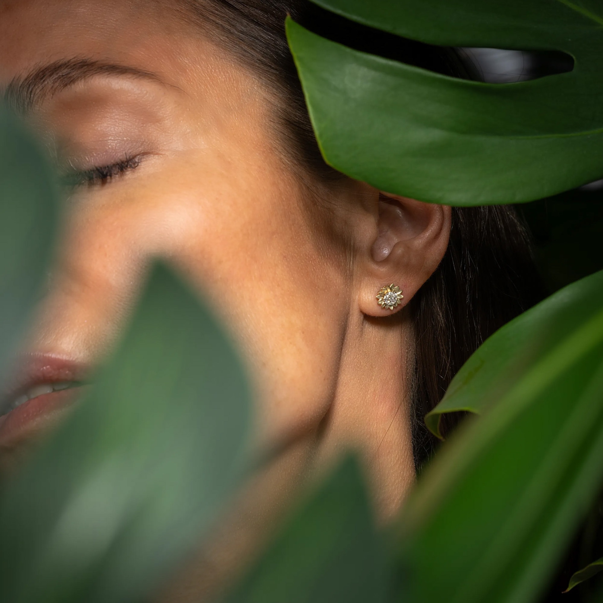 LYOMI Paar Ohrstecker »585/- GG/WG Sonnenblume 14 synth. Diam. 0,13ct.«