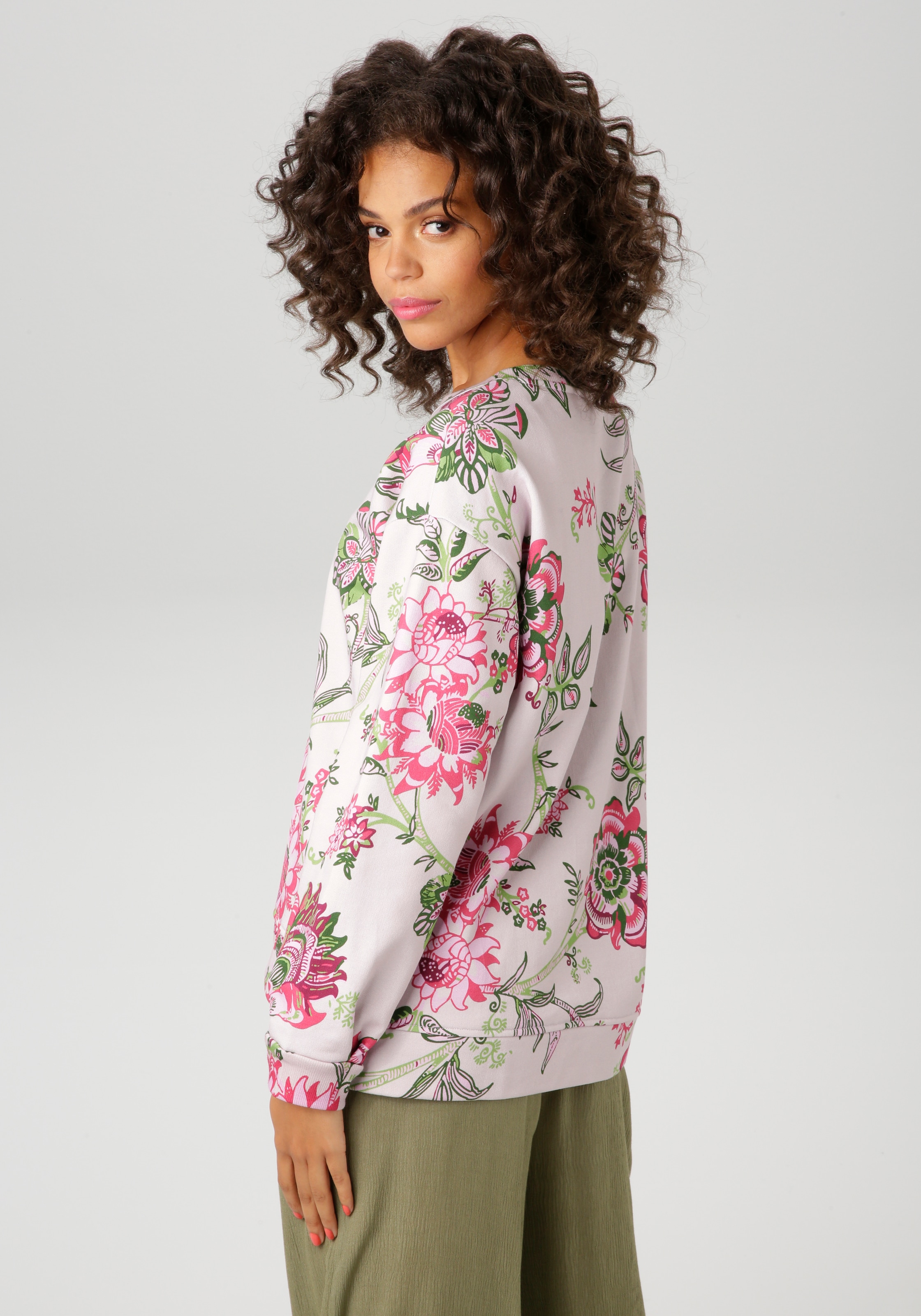 Aniston CASUAL Sweatshirt, im extravaganten Blumendruck mit Folienprint