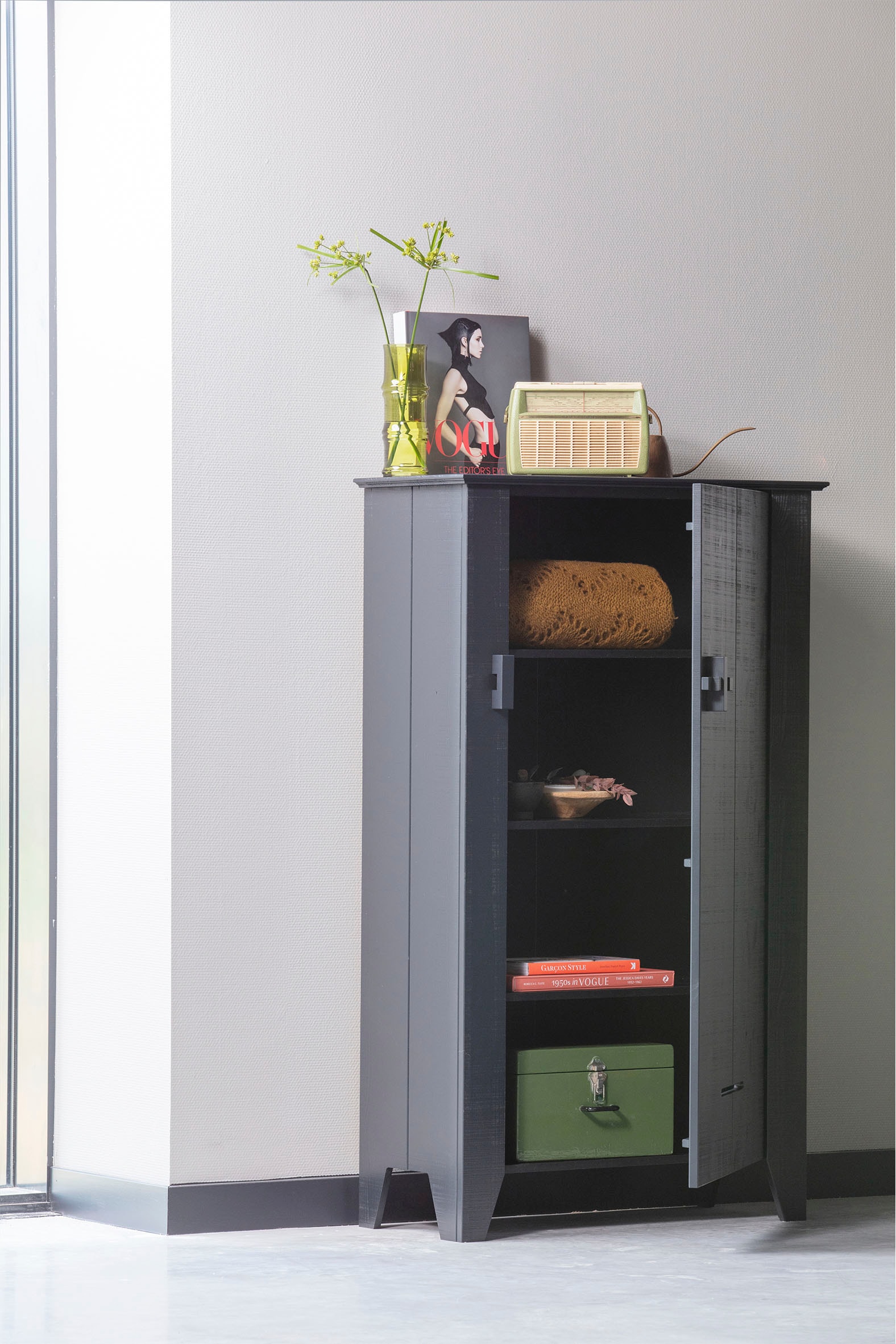 WOOOD Stauraumschrank »Gijs«, Bauernschrank mit Griff, H 142 cm x B 85 cm