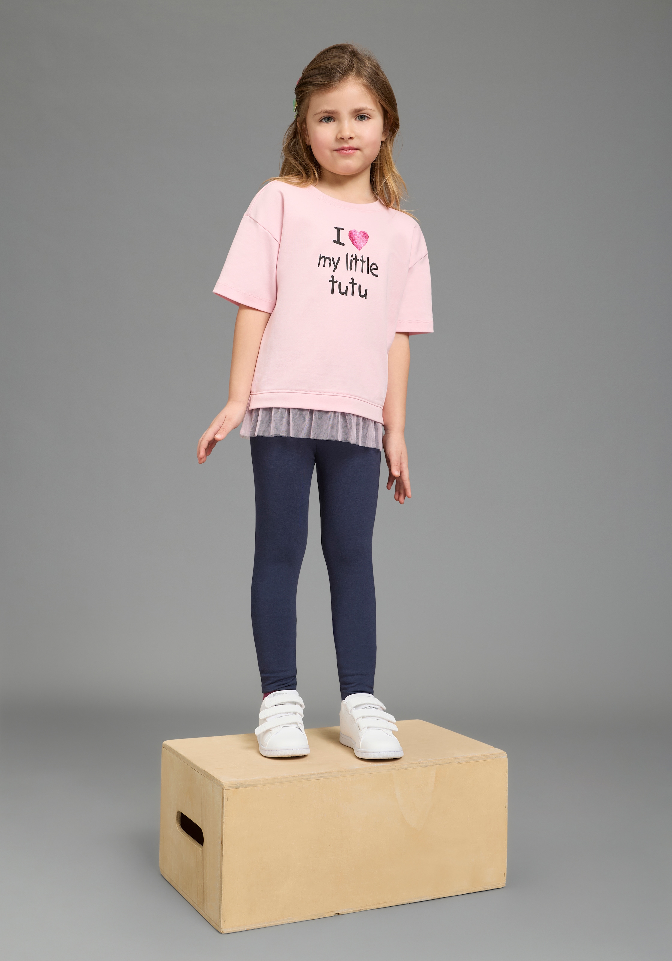 KIDSWORLD T-Shirt »mit Glitzerprint und Tüll-Saum: I love my little tutu« Basic Passform, Kurzarm, mit Volant aus Polyester