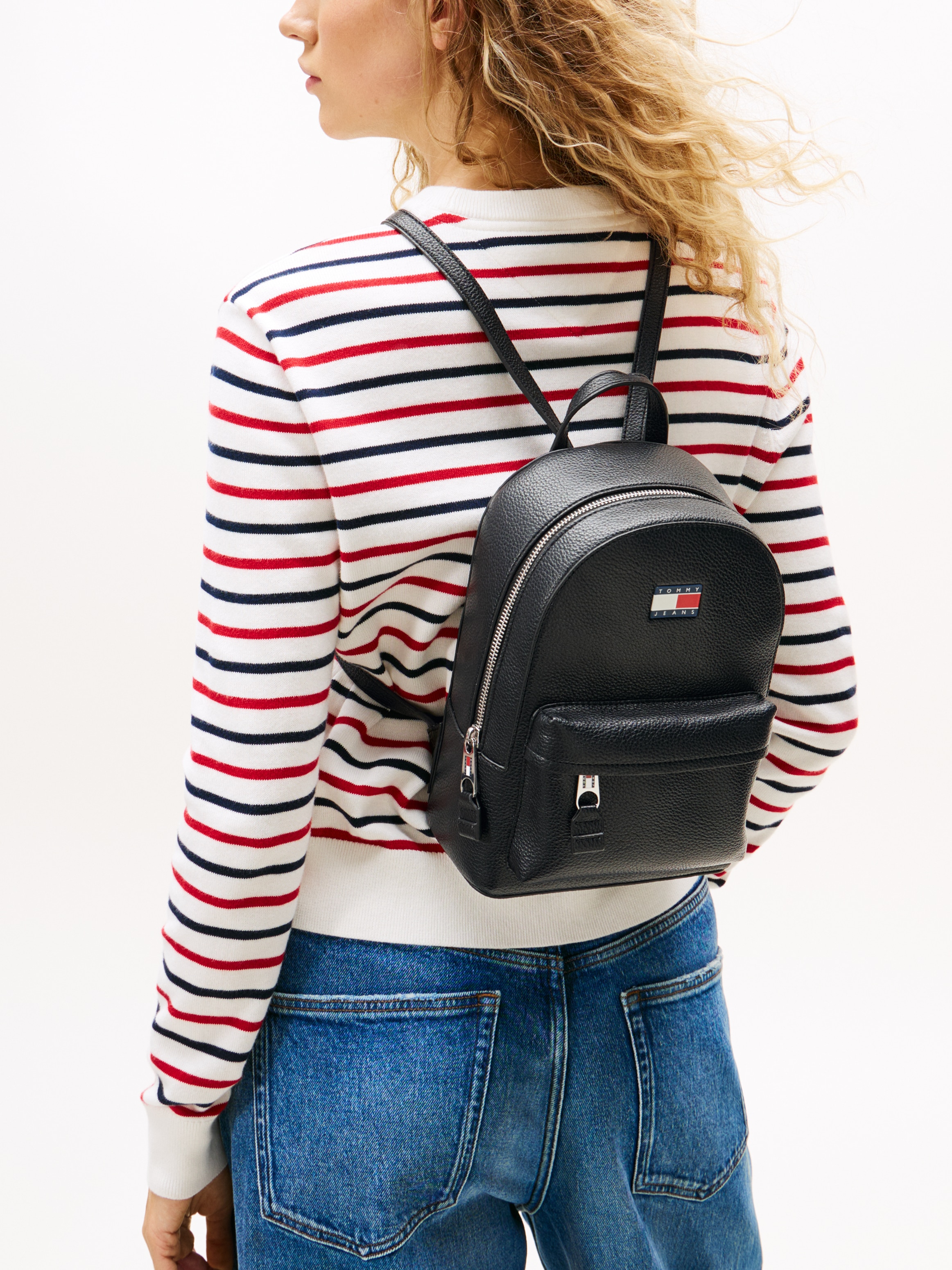 Tommy Jeans Cityrucksack »TJW MUST BACKPACK«, Damen Freizeitrucksack mit Logoschrifzug