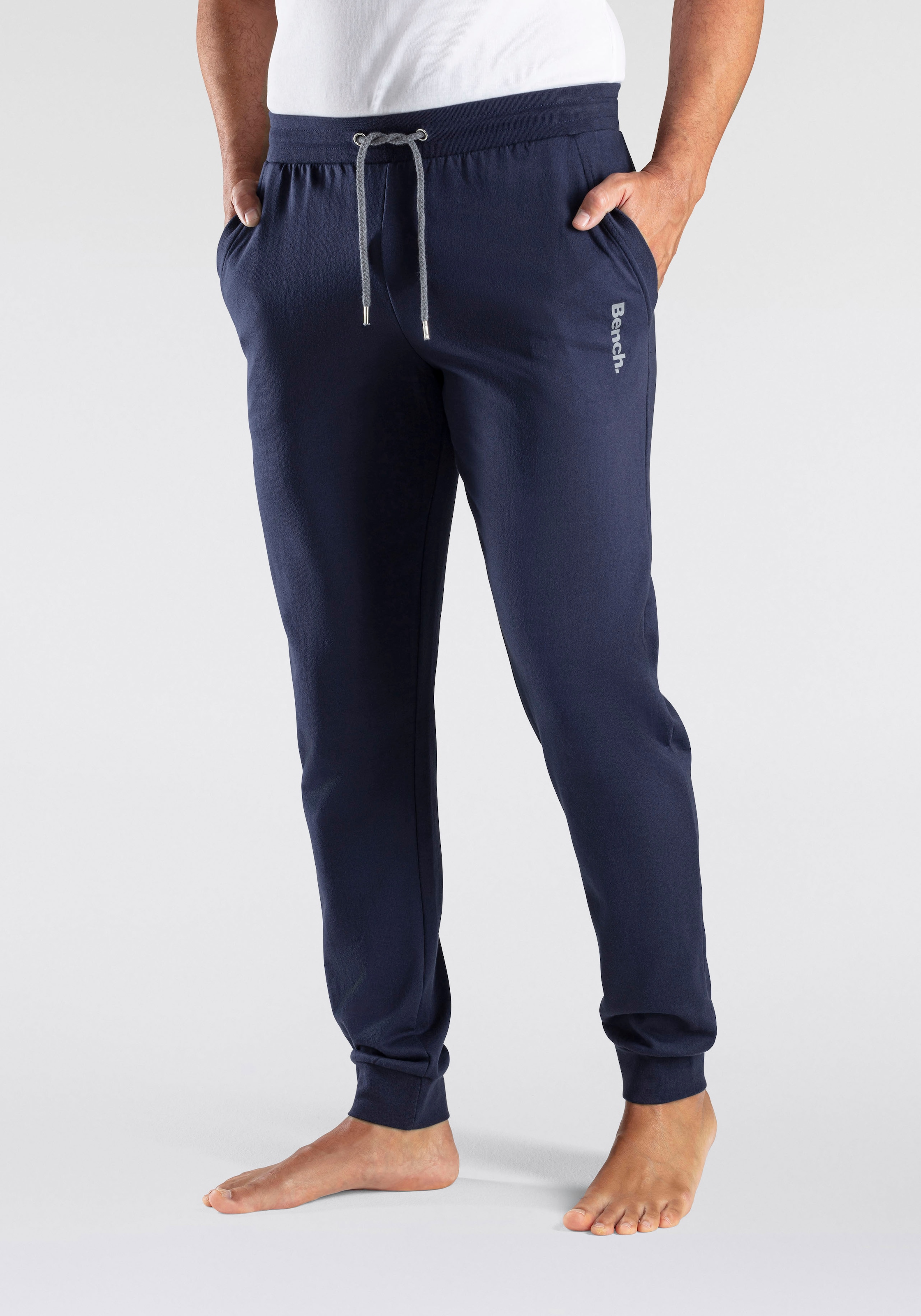 Bench. Loungewear Sweathose  Jogginghose mit Kordel, aus Baumwoll-Mix