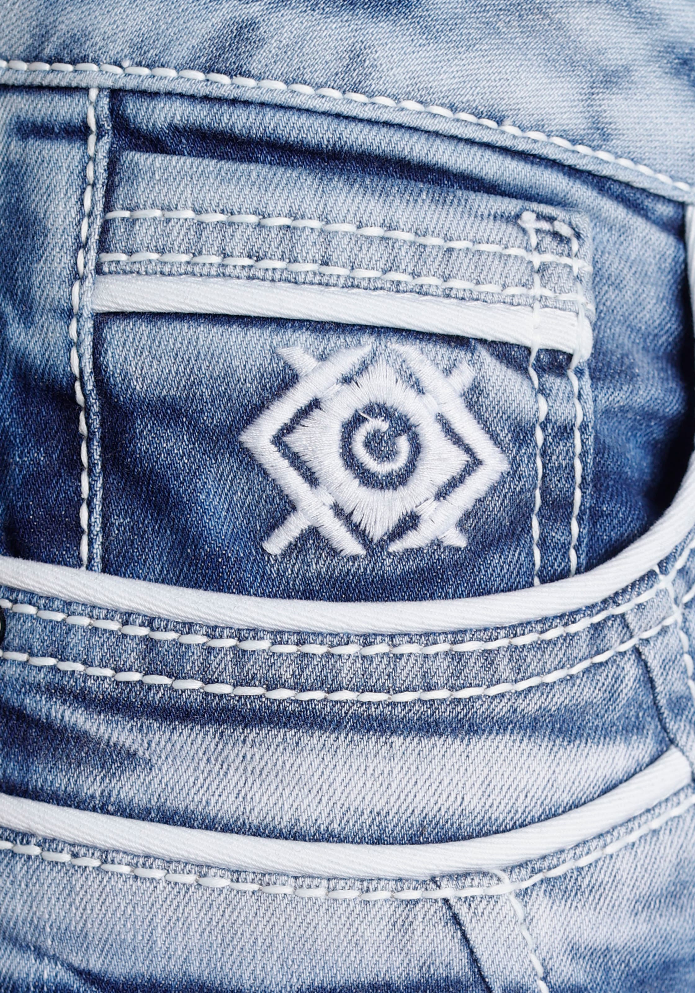 14. Bild von Cipo & Baxx Bermudas, in Denim und mit markanten Taschen