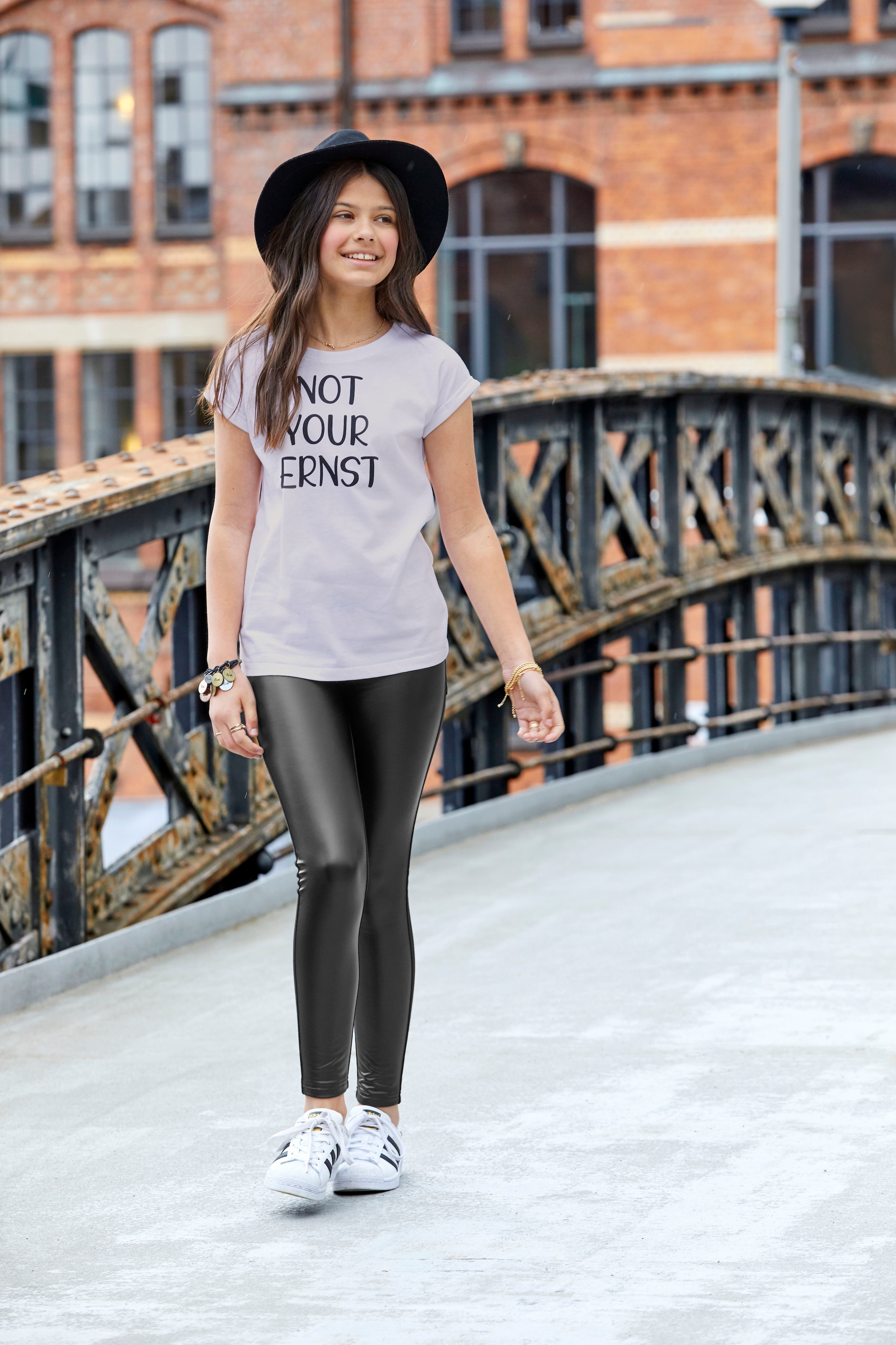 KIDSWORLD T-Shirt mit im %Sale »NOT Form ERNST«, YOUR legere kleinem jetzt Ärmelaufschlag