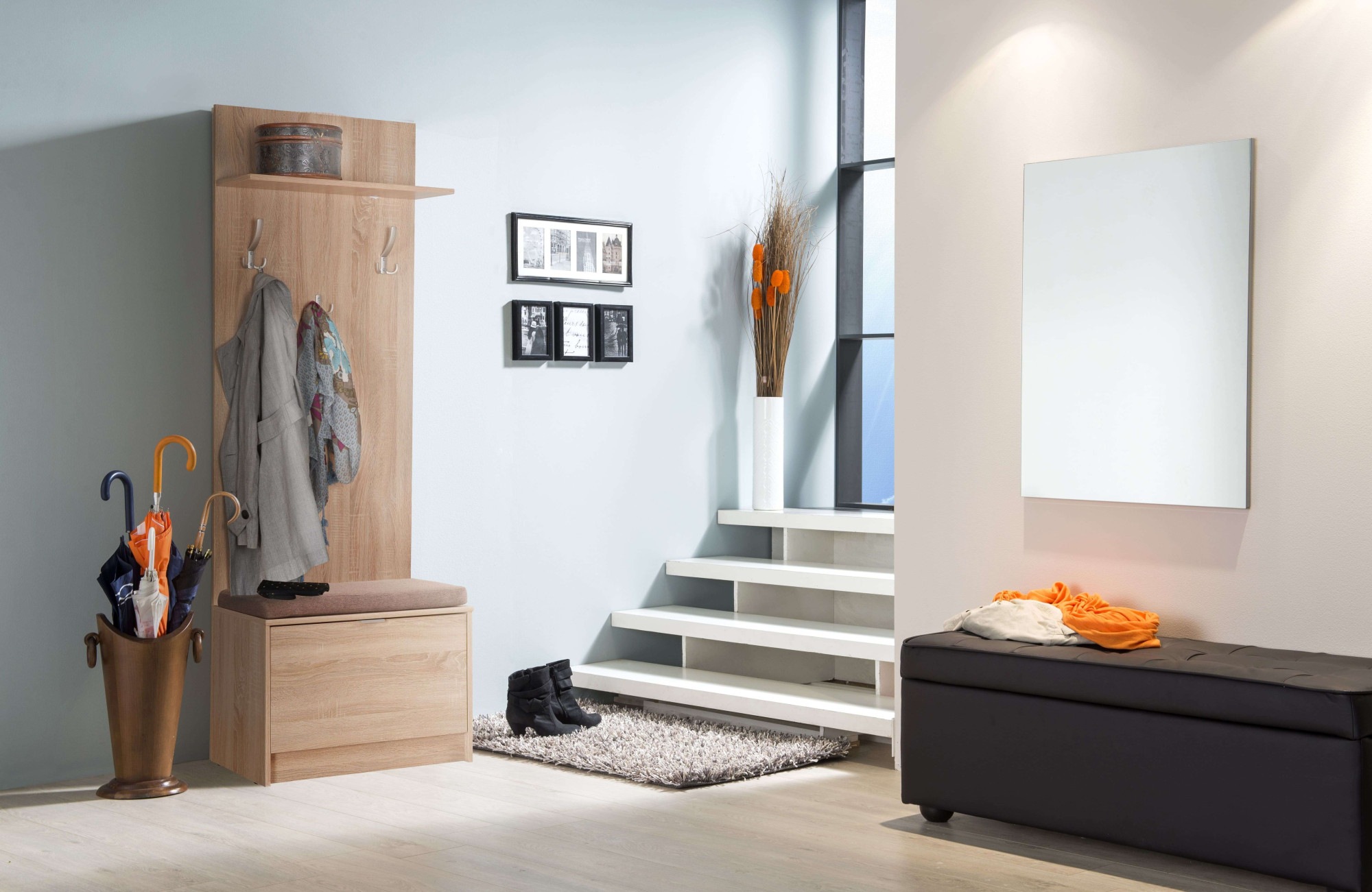 INOSIGN Kompaktgarderobe »Flamenco Flurgarderobe, Dielenschrank, Flurmöbel, Breite 67 cm«, mit Sitzbank und Garderobenpaneel, Klapptür, 8 Haken, in Sonoma Eiche