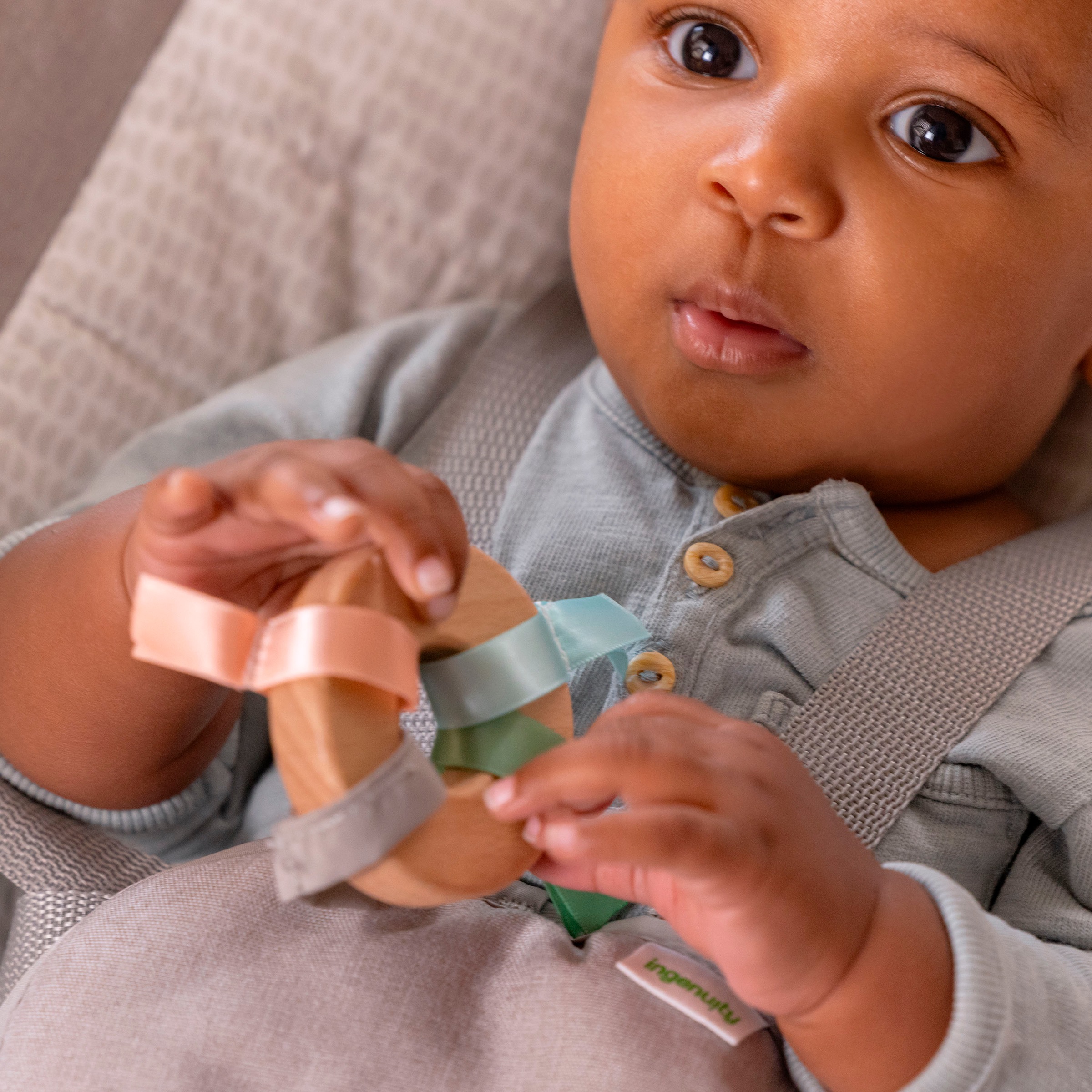 ingenuity Babywippe »Keep InMotion Automatic Rocking Seat - Soulful Skies«, mit Sound-Effekt