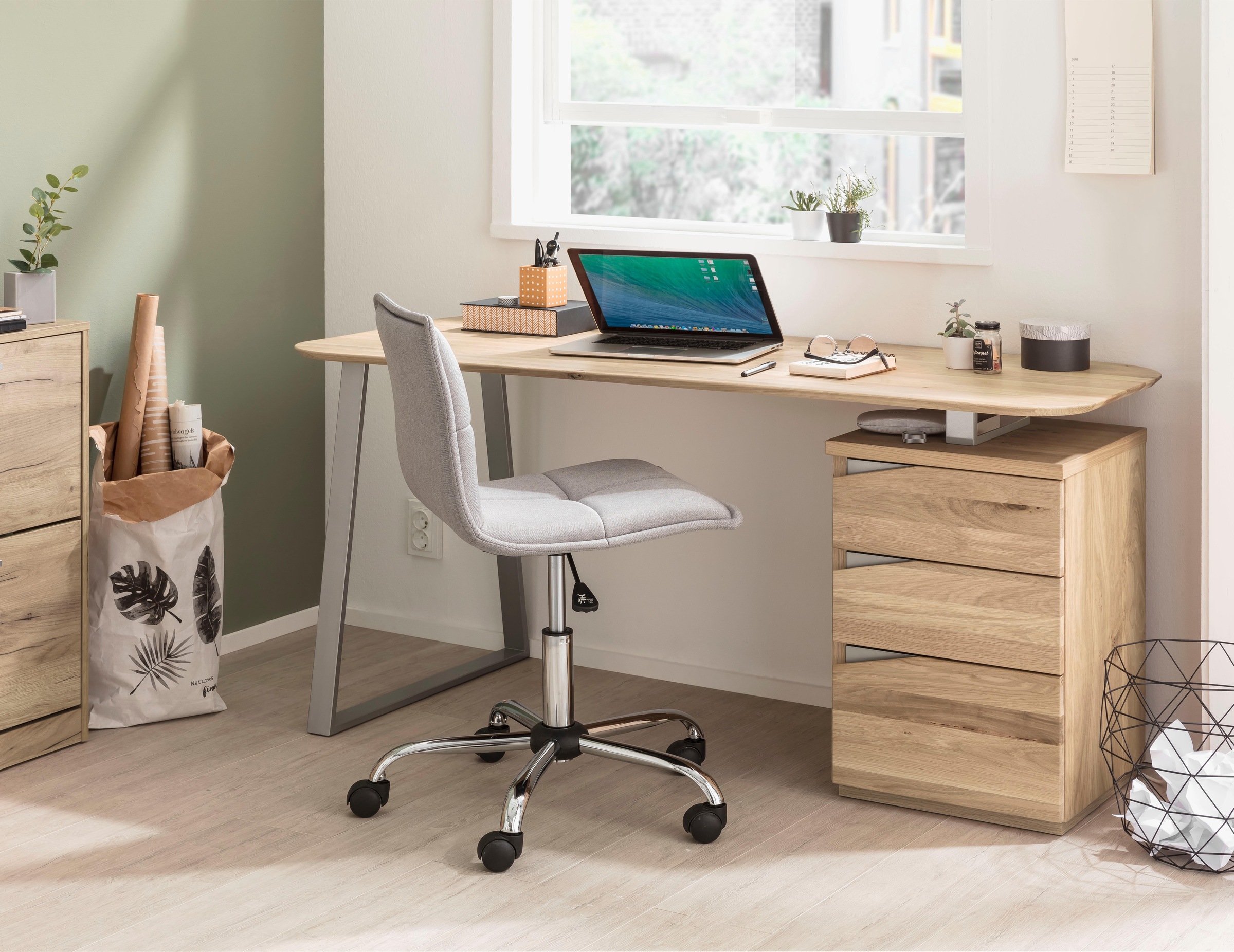 VOGL Möbelfabrik Schreibtisch "Erik" mit Schweizer Kante, teilmassiv, Breit günstig online kaufen