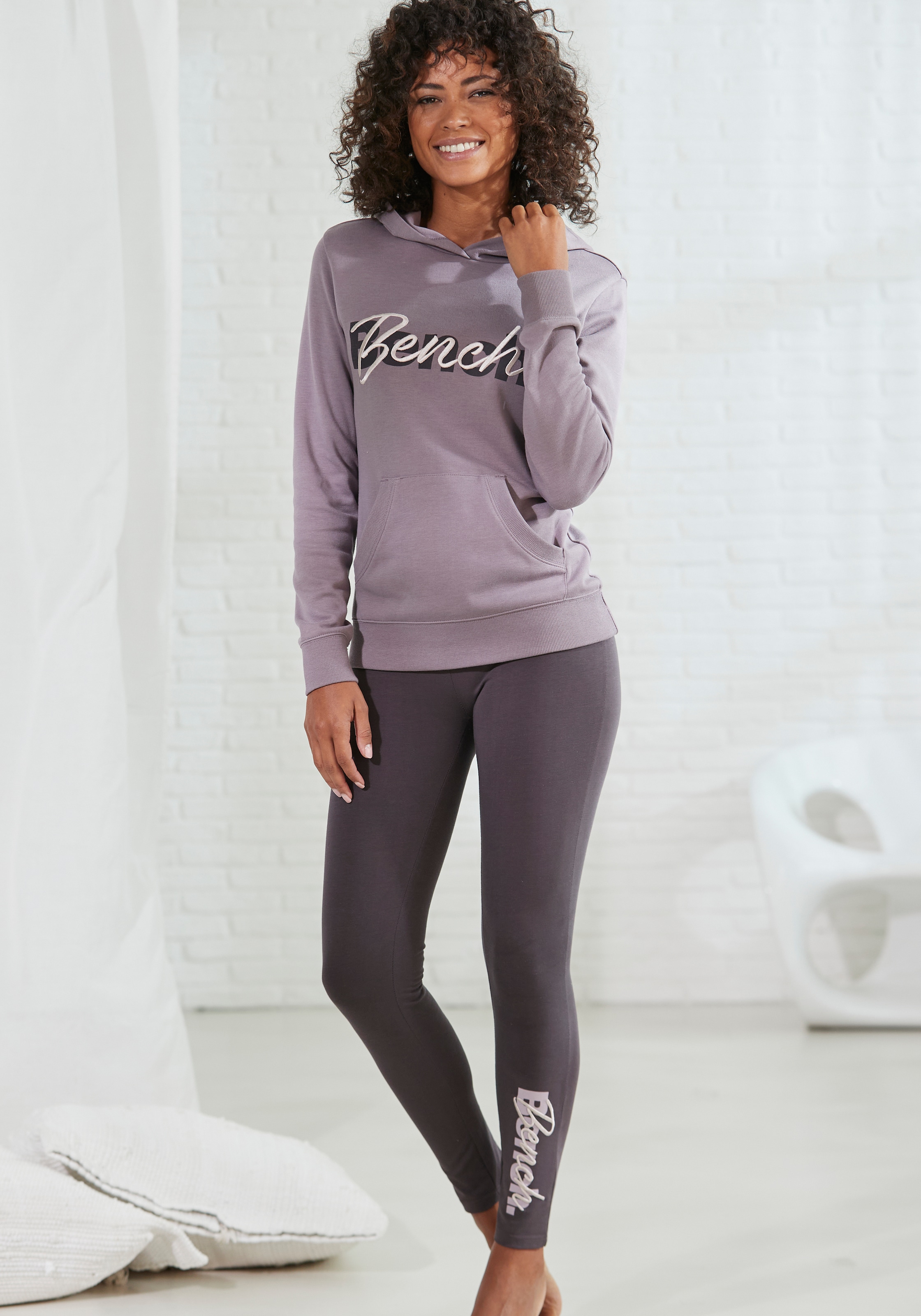 Bench. Loungewear Leggings, mit Stickerei und Druck, Loungewear