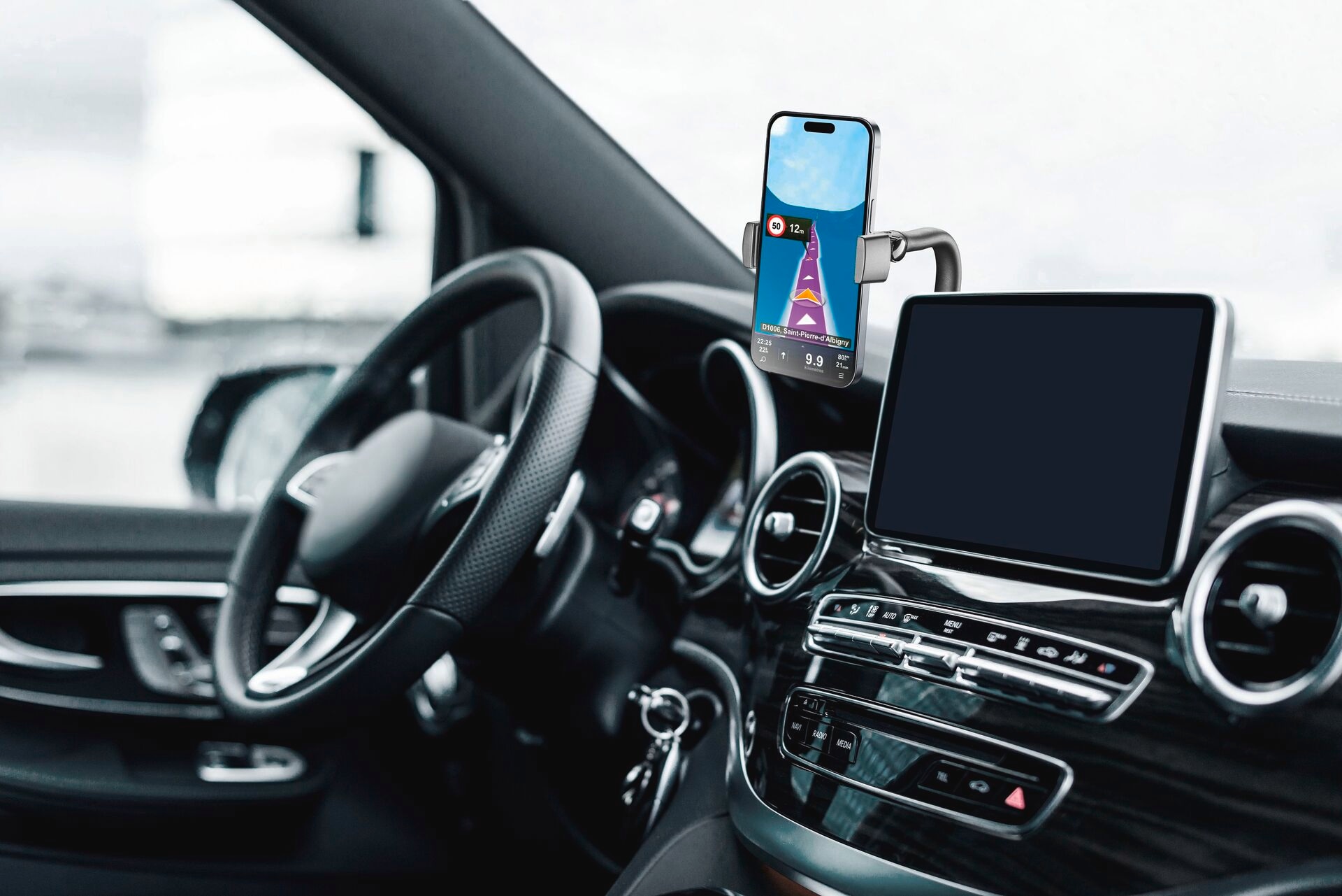 Cellularline Handy-Halterung »Spin Display Car Holder«, zur Befestigung am Fahrzeugdisplay, 360 Grad drehbar