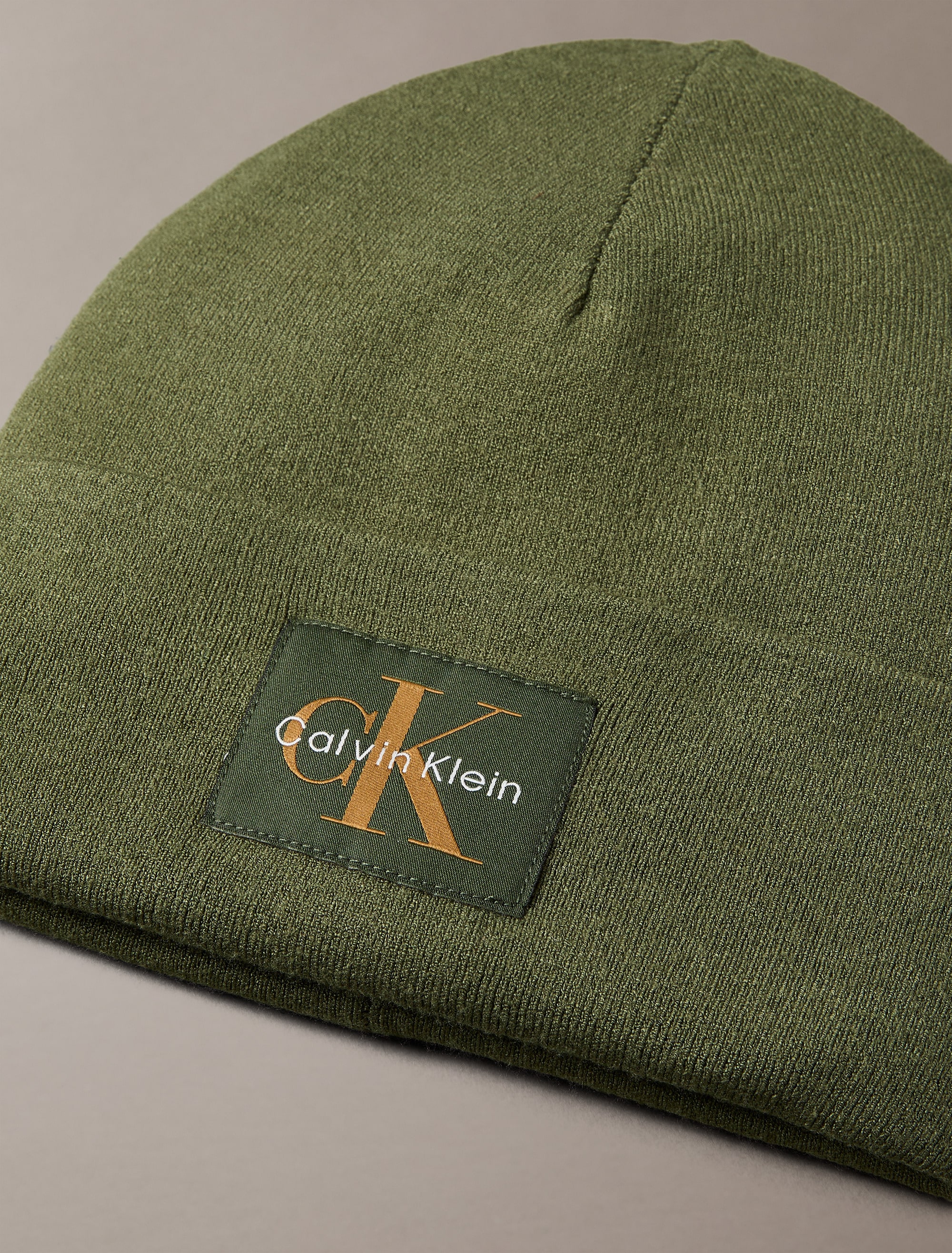 Calvin Klein Beanie »MONOLOGO PATCH BEANIE« Perfekt für den Alltag