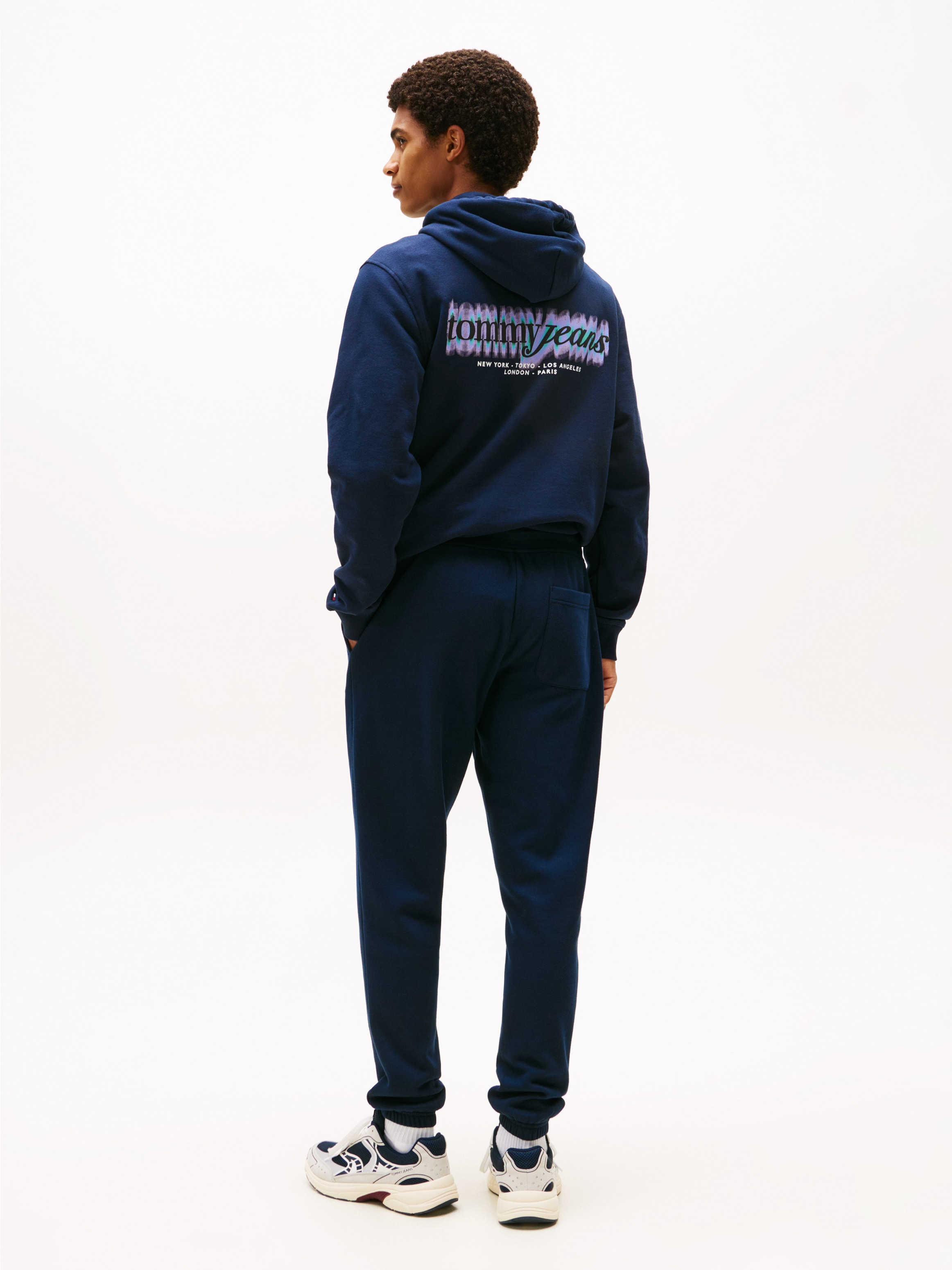 Tommy Jeans Sweathose »TJM SLIM S FLAG SWEATPANT«, Mit Kordelzug