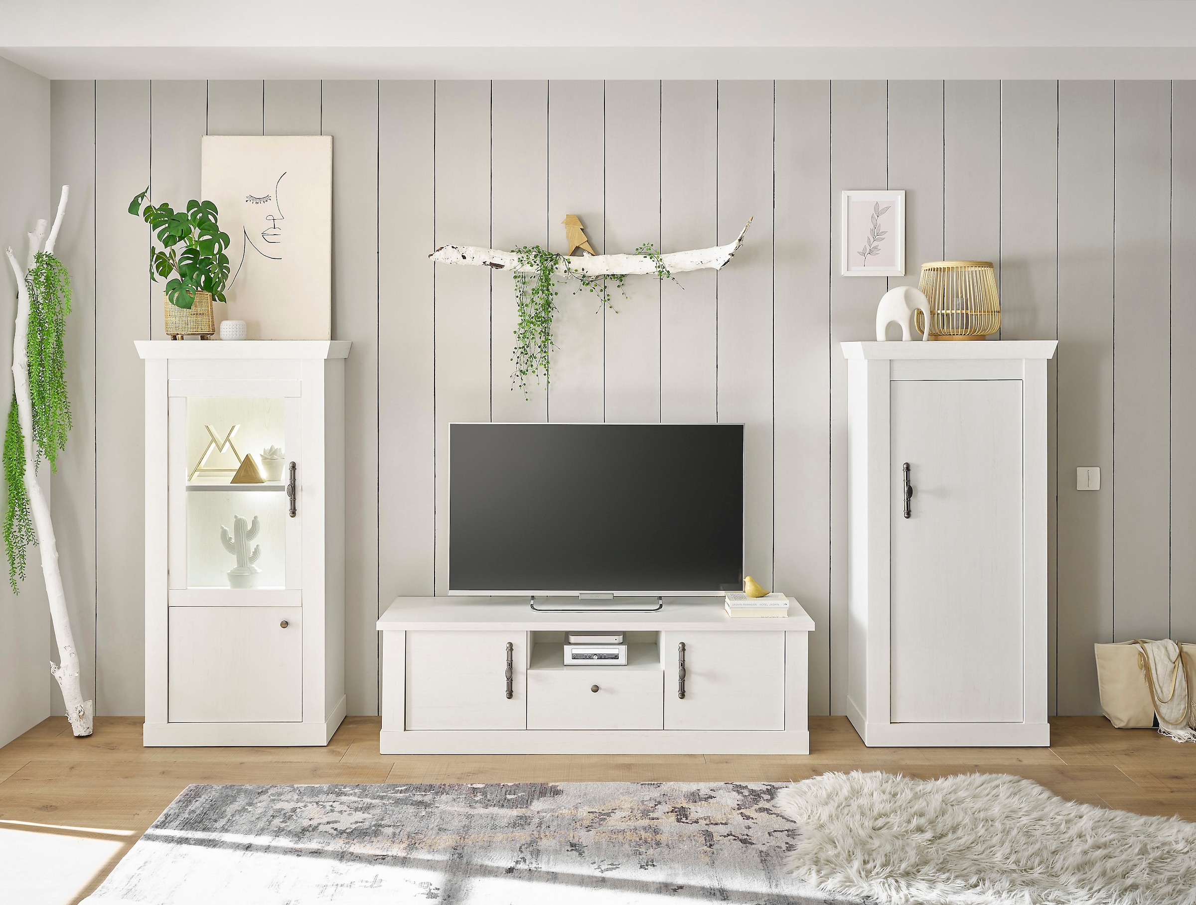 Home affaire Wohnwand »RAVENNA«, (3 St.), im romantischen Landhausstil, Griffe aus Metall, Softclose-Funktion