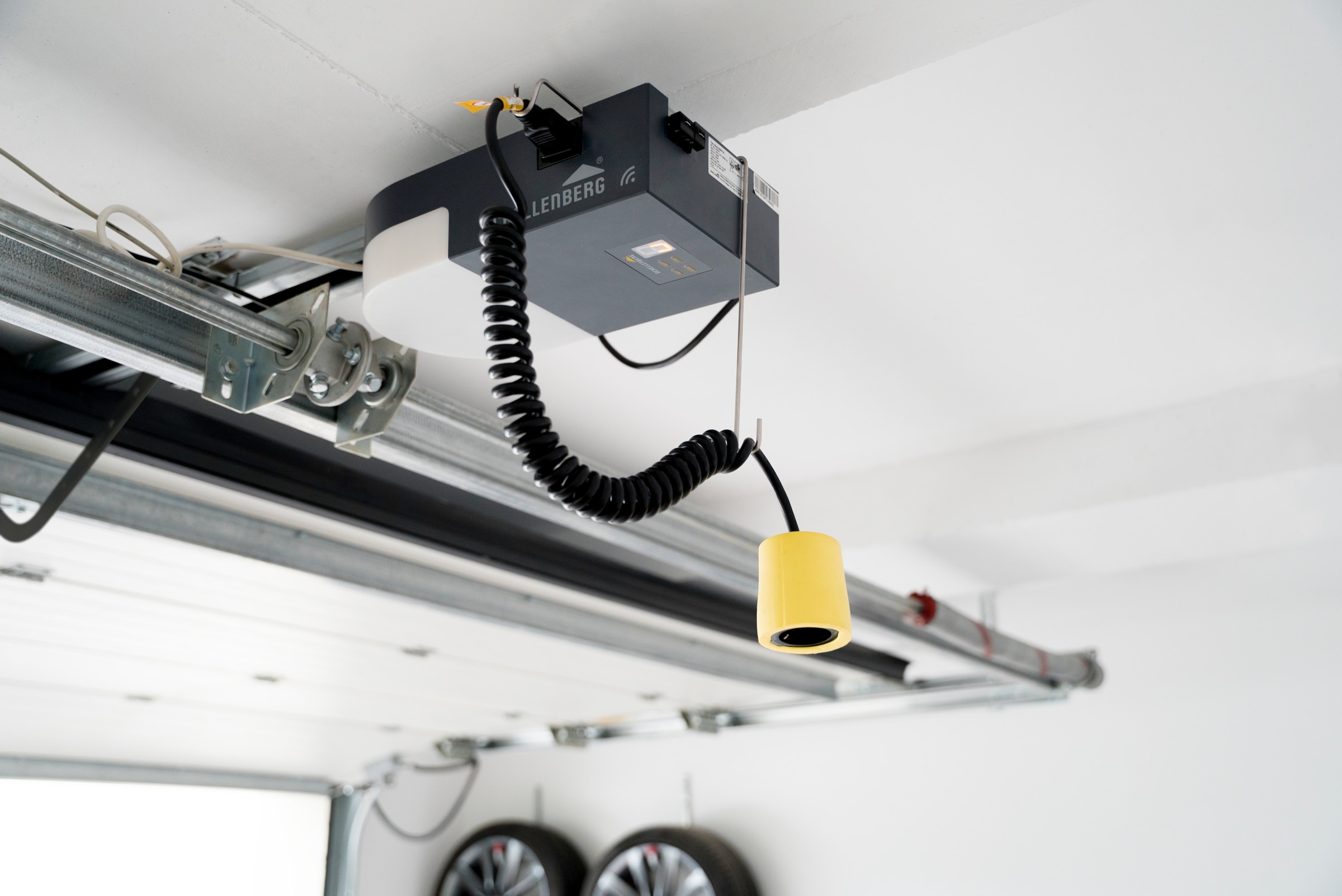 SCHELLENBERG Strom-Adapterkabel »für Garagentorantriebe Smart Drive L und XL«, 2800 cm, Spiralkabel 2,8 m lang, vielseitig einsetzbare Zusatzsteckdose