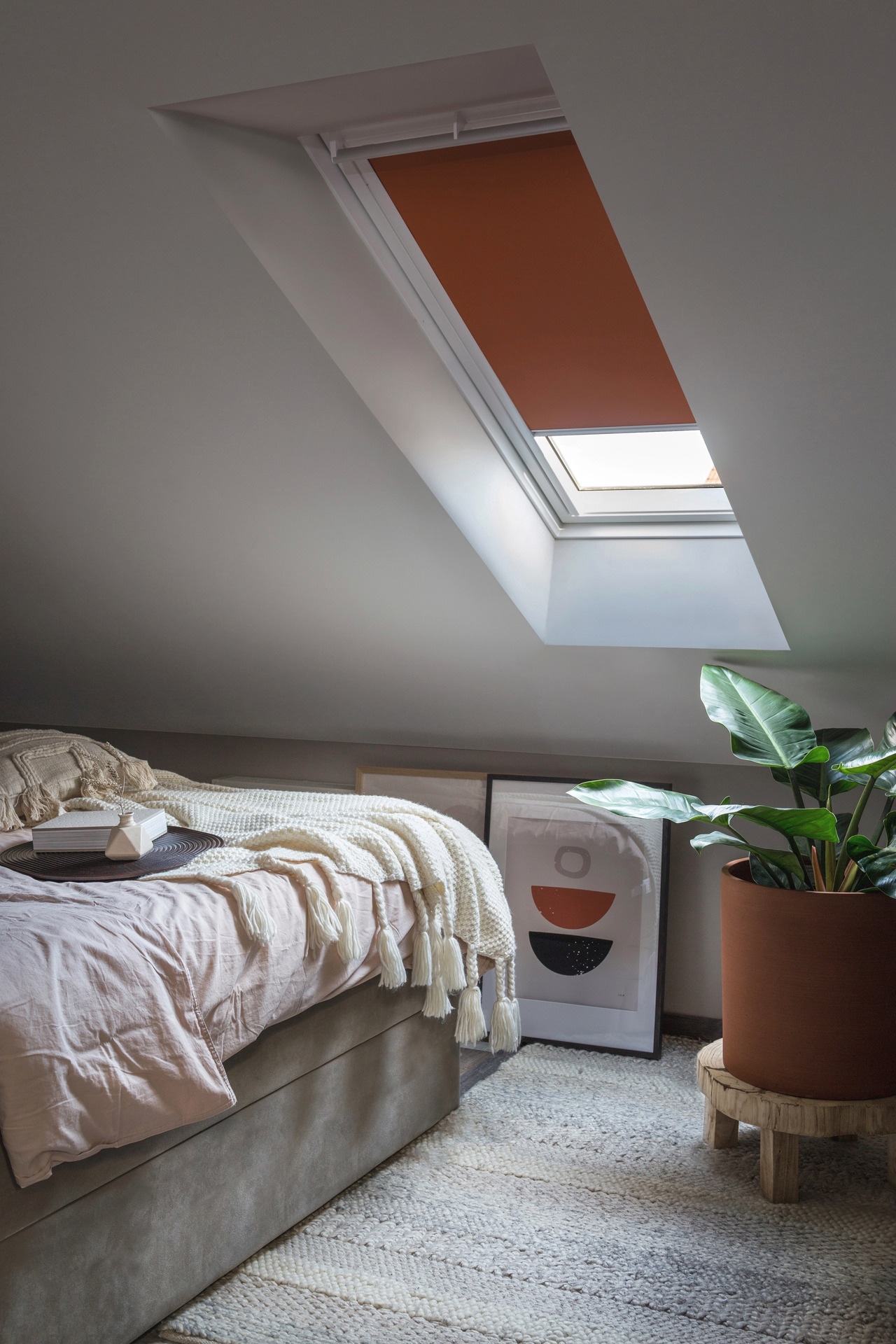 VELUX Verdunklungsrollo »DKL 4564SWL« verdunkelnd ohne Bohren in Führungsschienen weiße Führungsschienen & Griffleiste