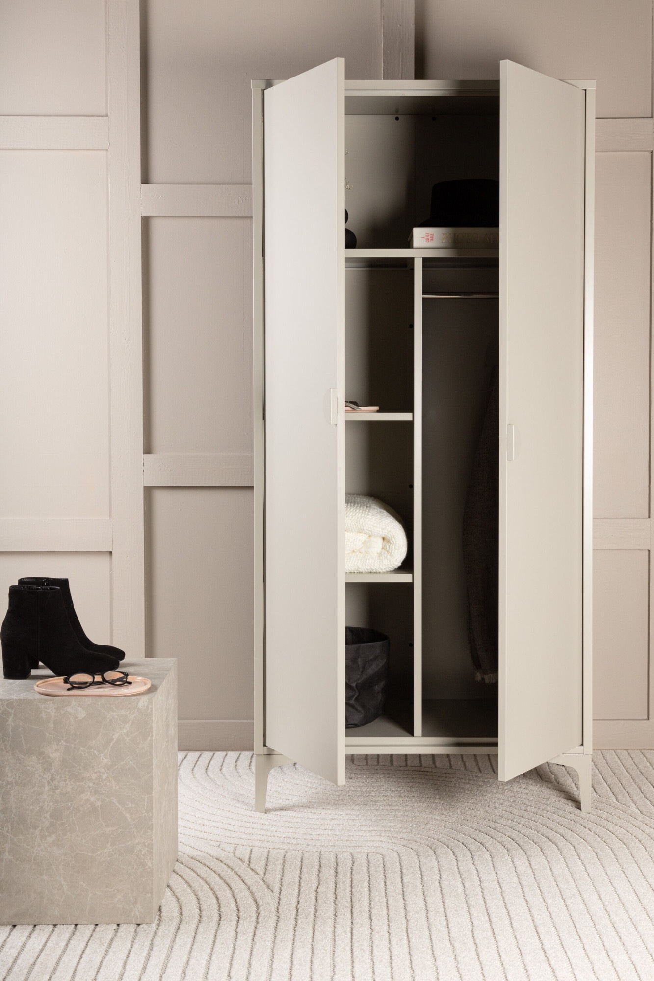 Venture Home Garderobenschrank »Piring, Stauraumschrank aus Stahl, 2 Türen, Höhe 183 cm« Garderobenschrank, Pulverbeschichtung, Stange, Einlegeböden, modern