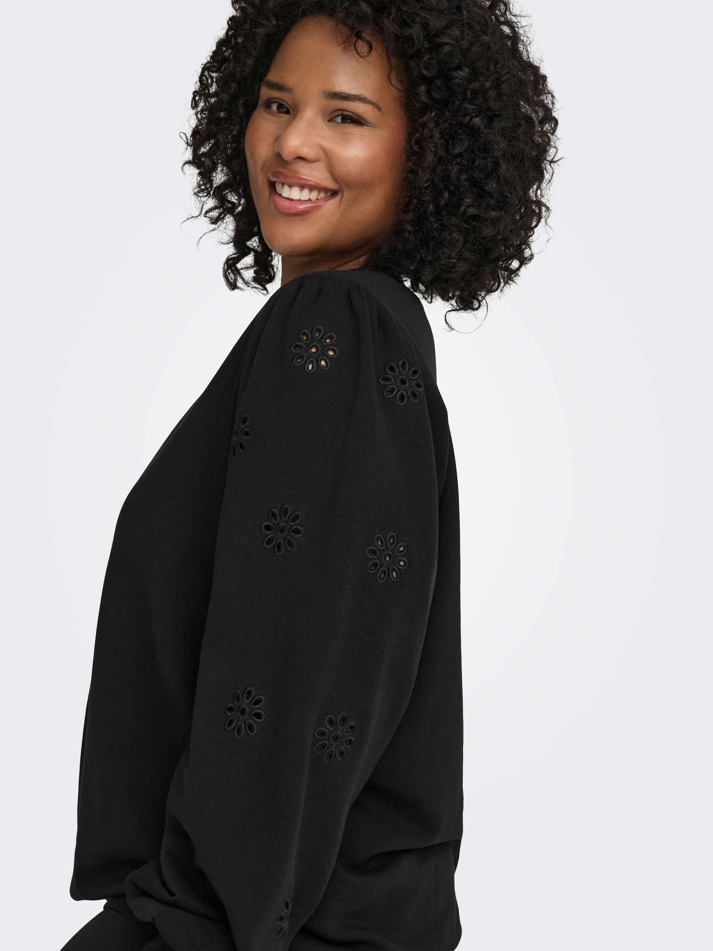 ONLY CARMAKOMA Sweatshirt »CARFEMME L/S PUFF EMBROIDERY UB SWT NOOS«, Baumwollmischung, regular fit
