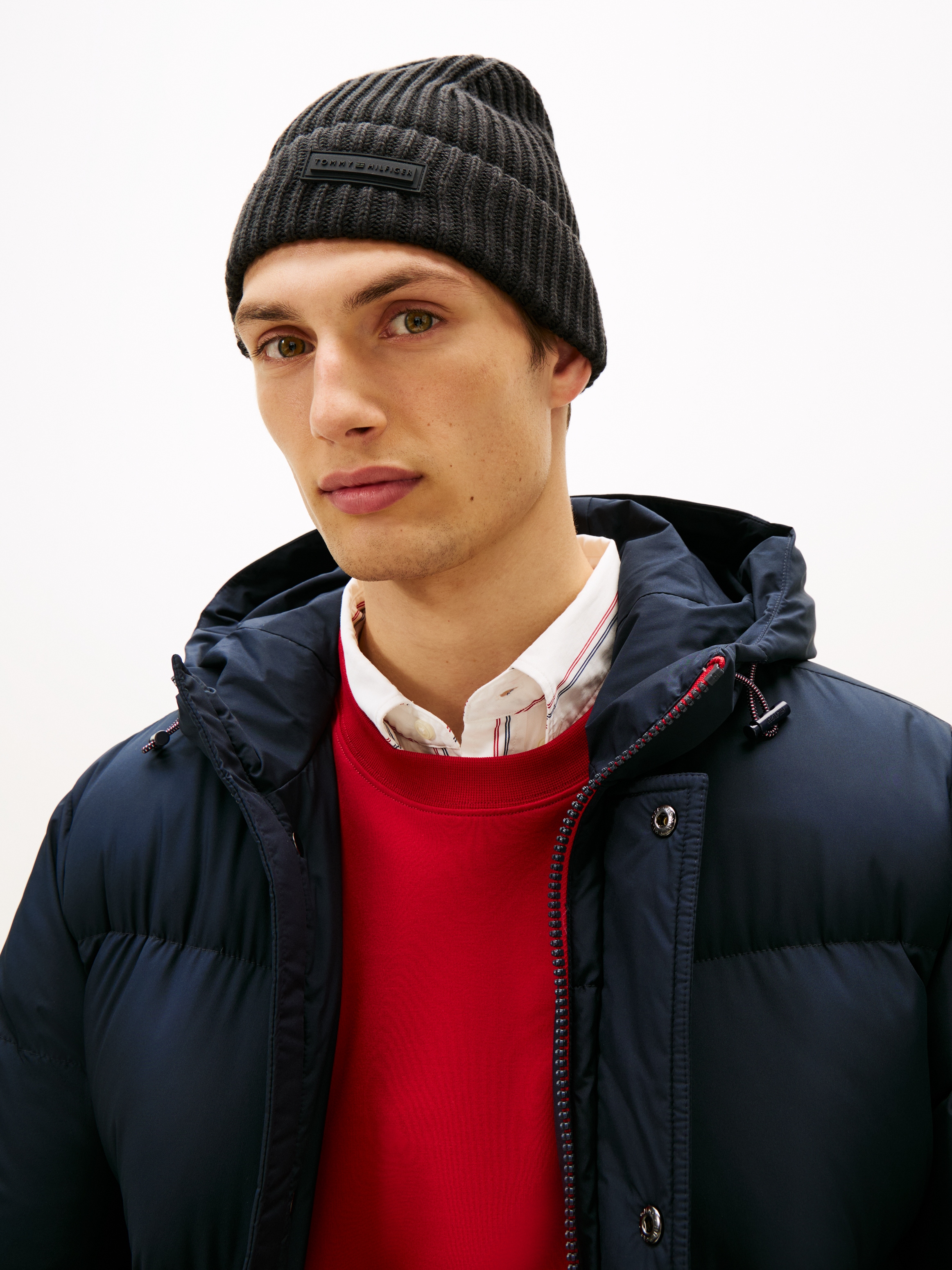 Tommy Hilfiger Beanie »TH FOUNDATION« Strick, mit gummiertem Logo und Wolle