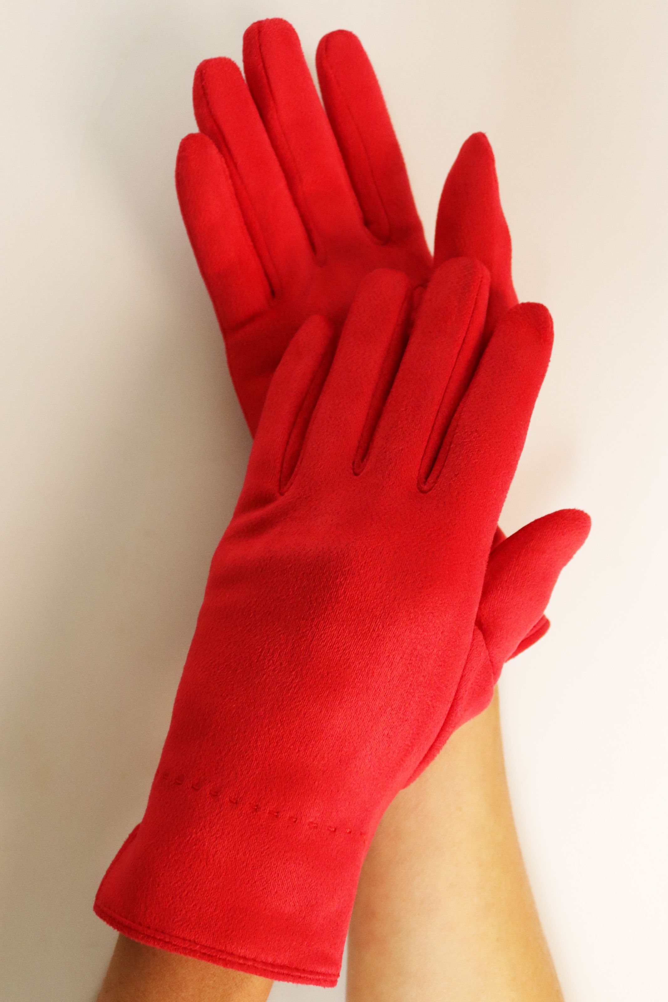 Capelli New York Strickhandschuhe 1 Paar,  mit Ziernaht, Metall-Logo, Feinripp-Strick, elastisch