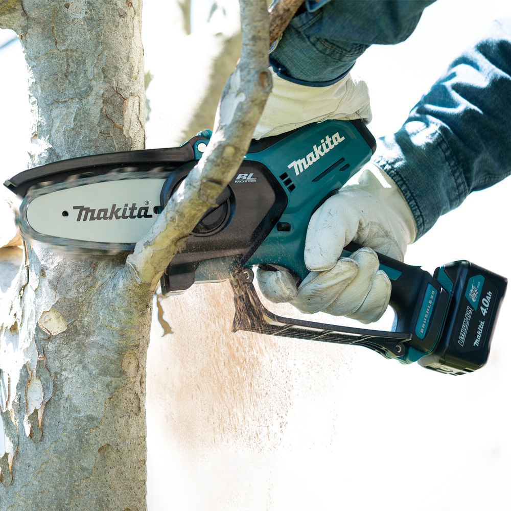 Makita Akku-Säge »»UC100DZ« 12V max., 10 cm, 8 m/s, ohne Akku und Ladegerät« zum Ausasten + für Korrekturschnitte, speziell für Park-und Baumpflege