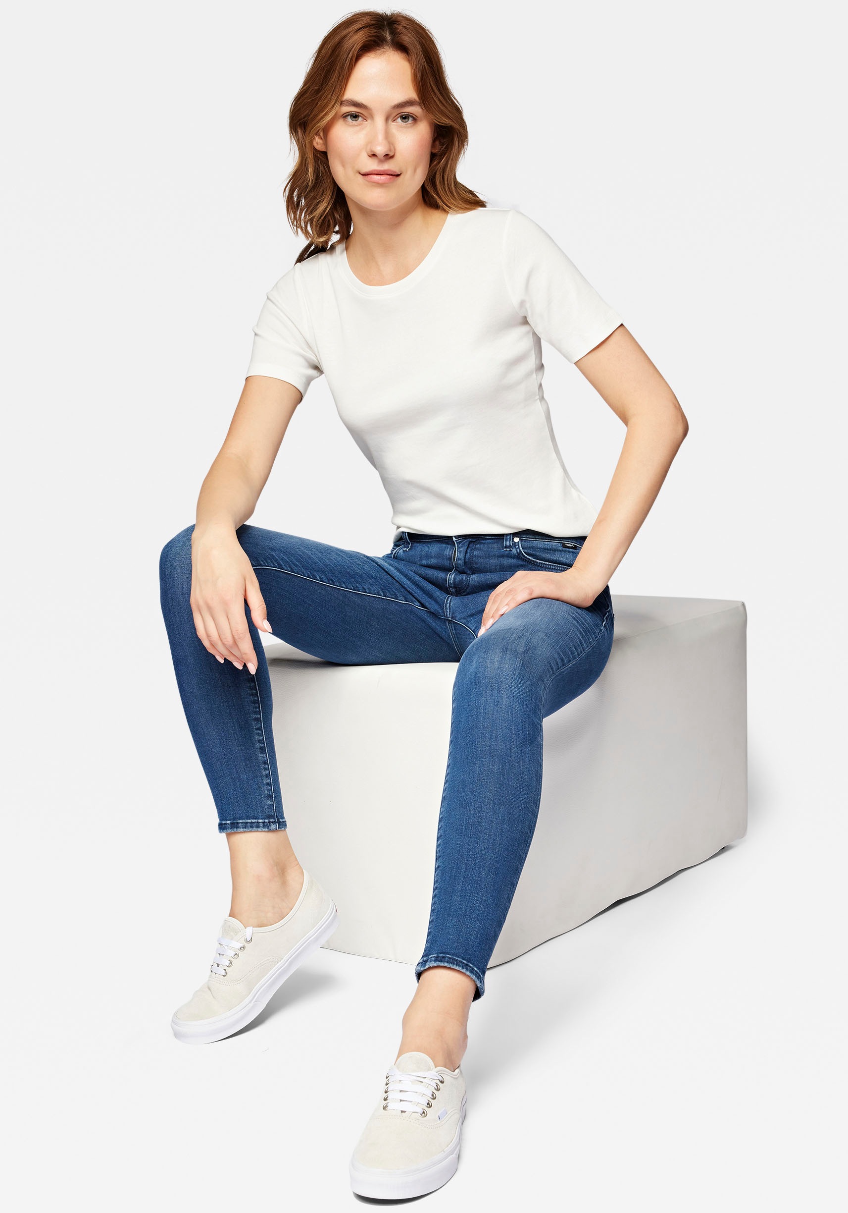 kaufen »ADRIANA«, Stretch perfekten den für online Skinny-fit-Jeans mit Mavi Sitz