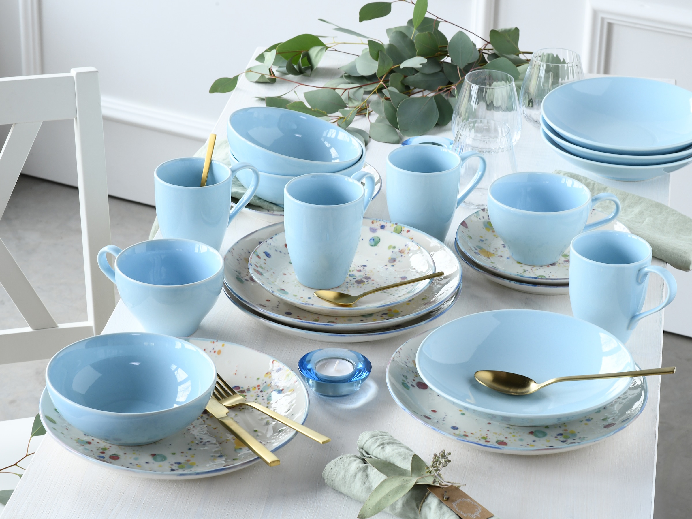 CreaTable Kombiservice »Candy Drops, Kombi-Service 16-tlg.«, (Set, 16 tlg.), Unregelmäßige bunte Punkte, Gute Laune Geschirr, Frisch, Freundlich