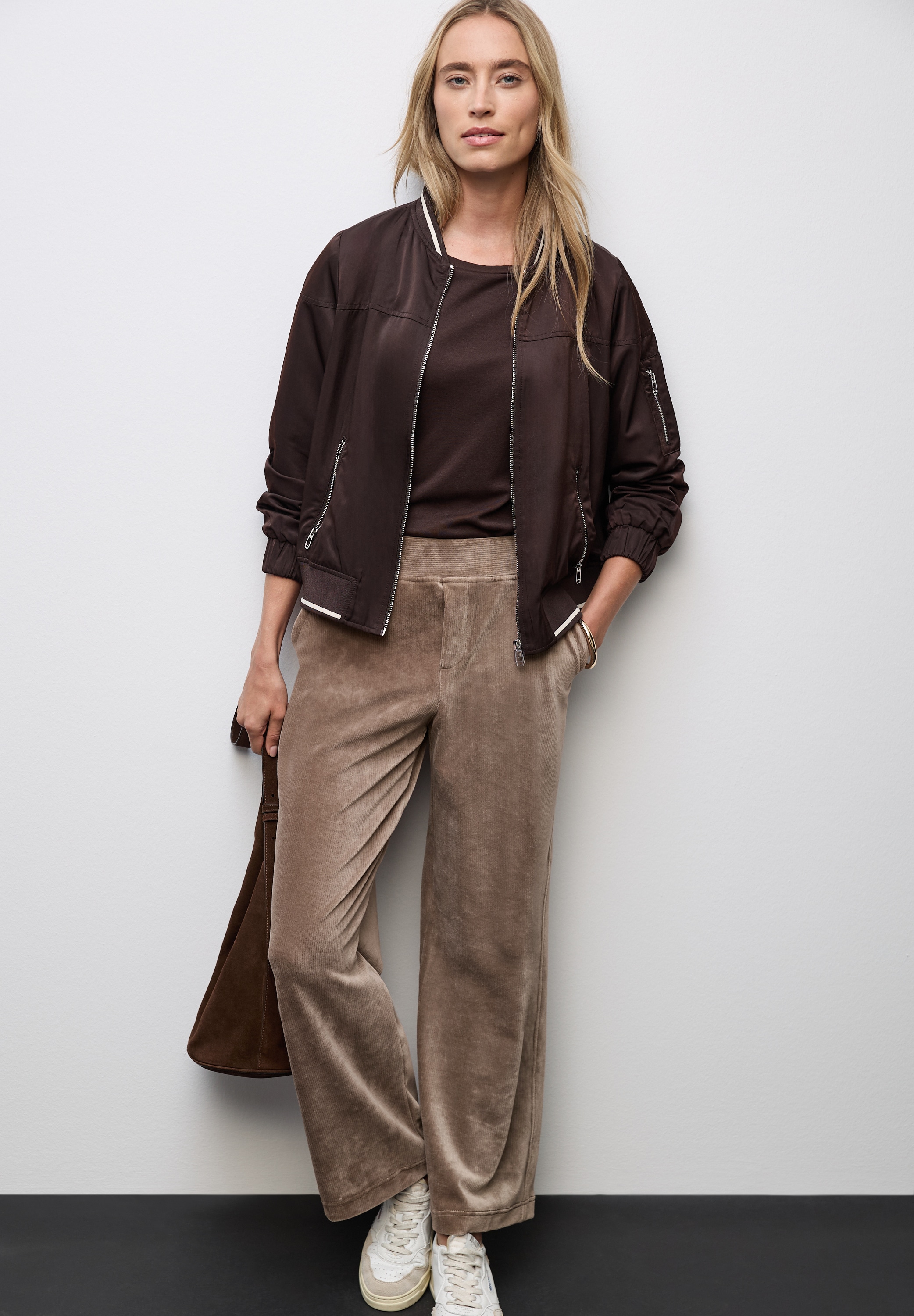 STREET ONE Cordhose  mit Stretch und seitliche Taschen