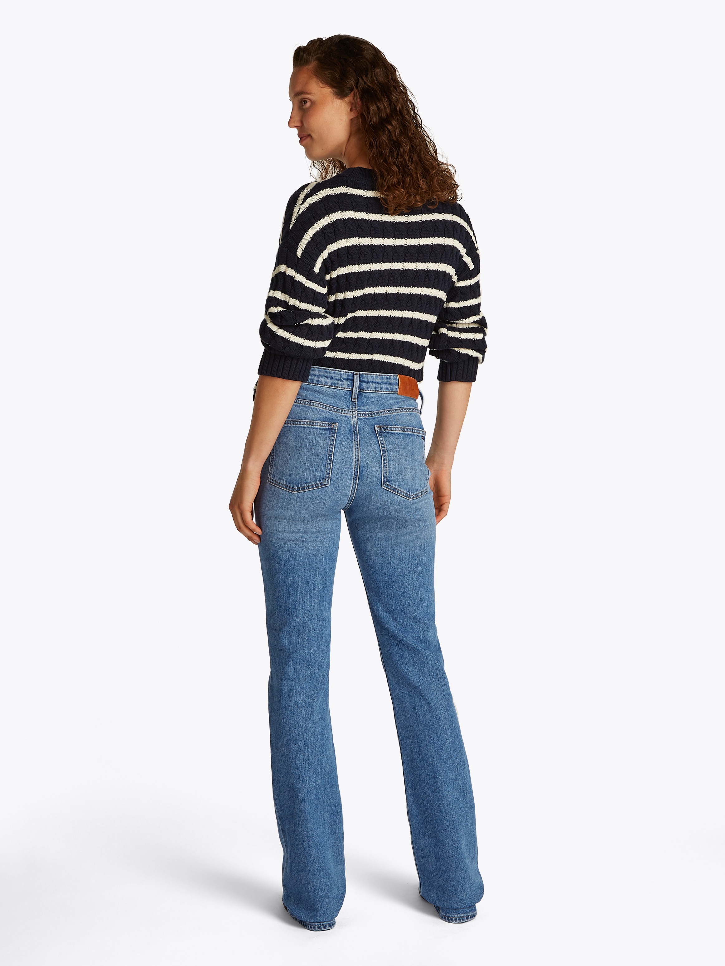 Tommy Hilfiger Bootcut-Jeans »Bootcut Regular Waist«, mittlere normale Leibhöhe, mit Bügelfalten, mit Nieten