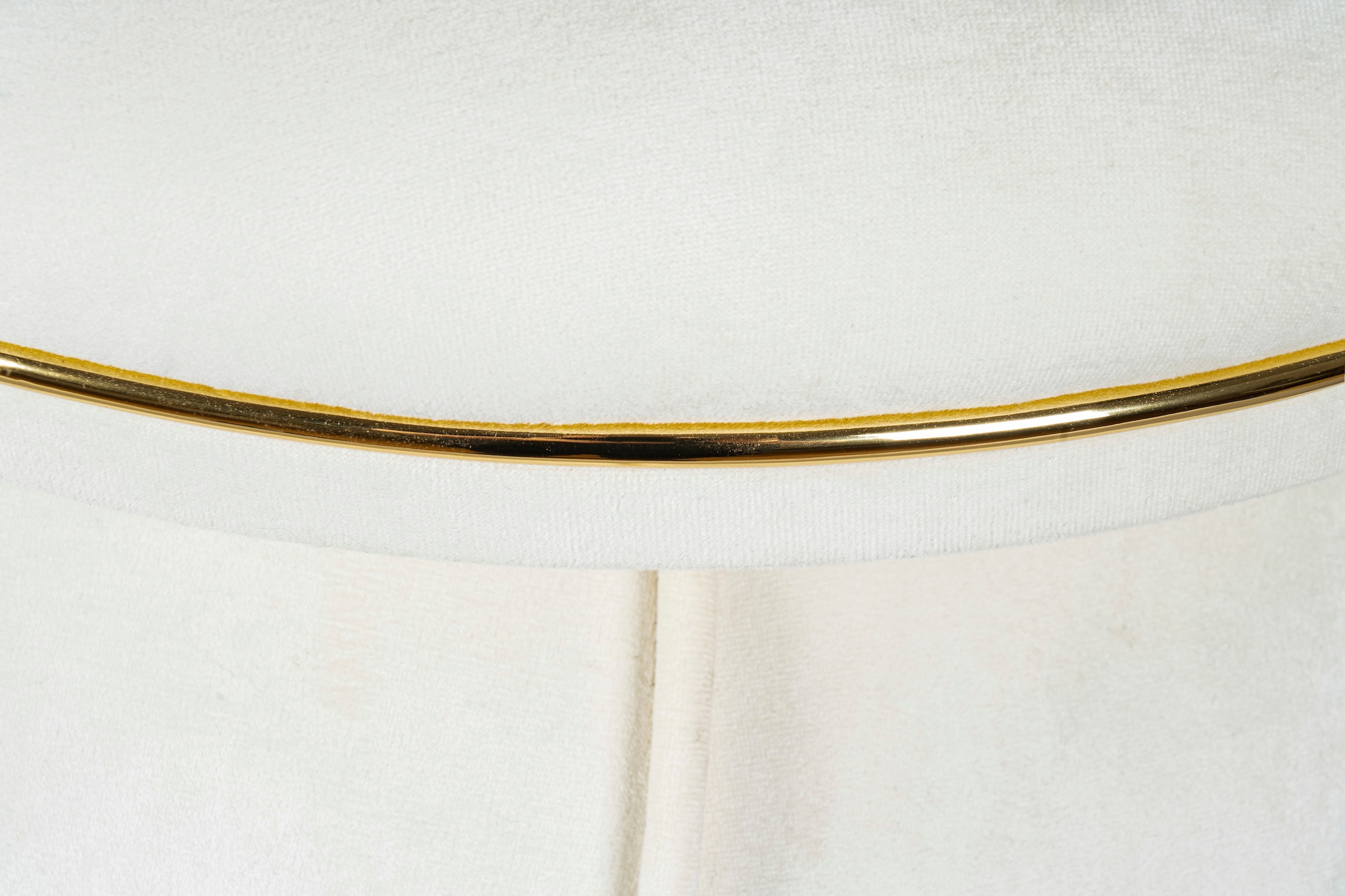 Kayoom Sitzhocker »Hocker Corin,extravagante Form,stilvolle Farben,elegant gesteppter Fuß« 1 Stk. tlg. komfortabel, hochqualitativ, pflegeleicht, sorgfältig verarbeitet
