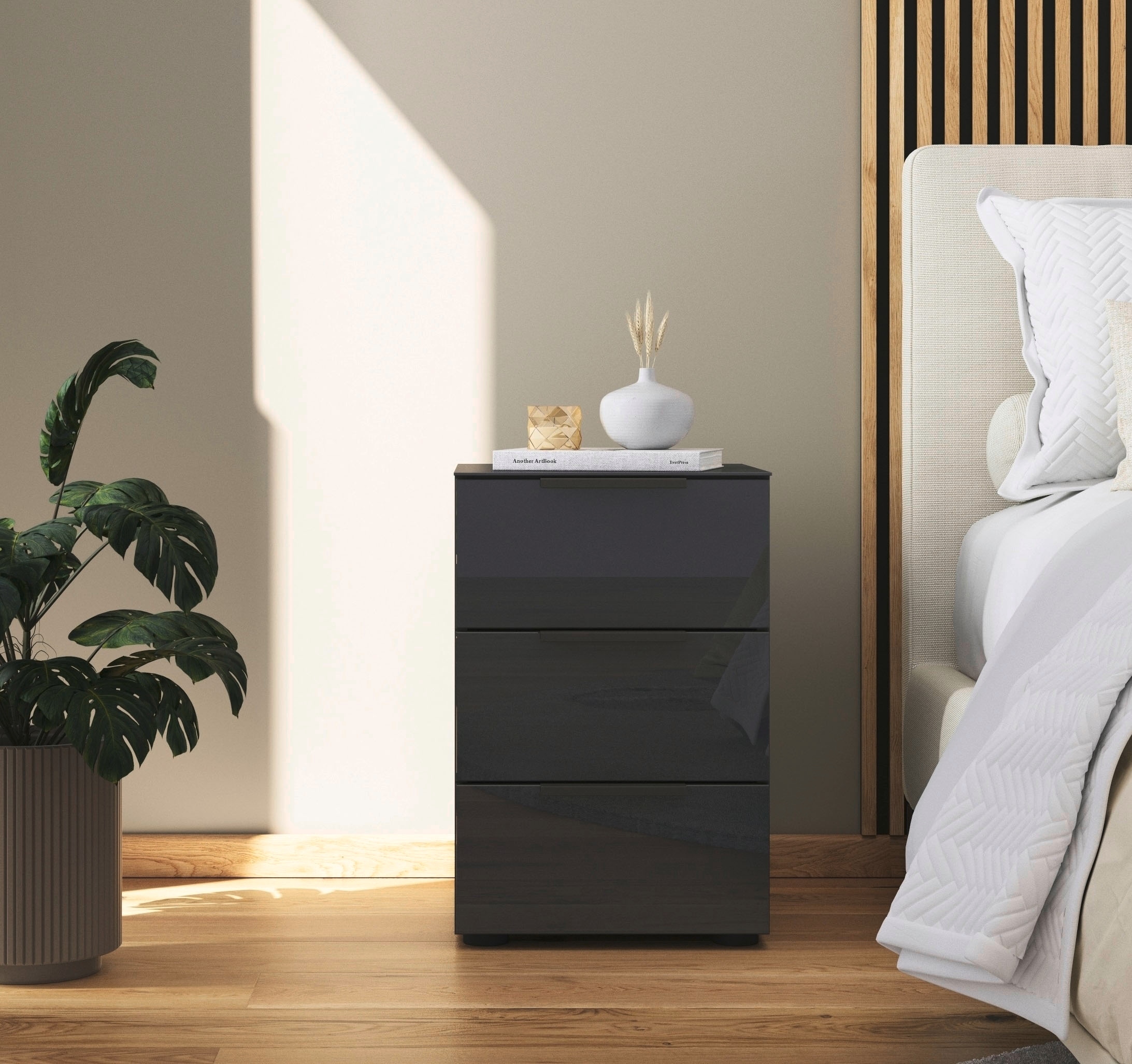 rauch Nachtkommode »Nachttisch Nachtschrank Nachtkonsole FLIPP mit Glasfront« Breite 40 cm,  mit 3 Schubladen und Soft-Close-Funktion, Oberboden und Front Glas