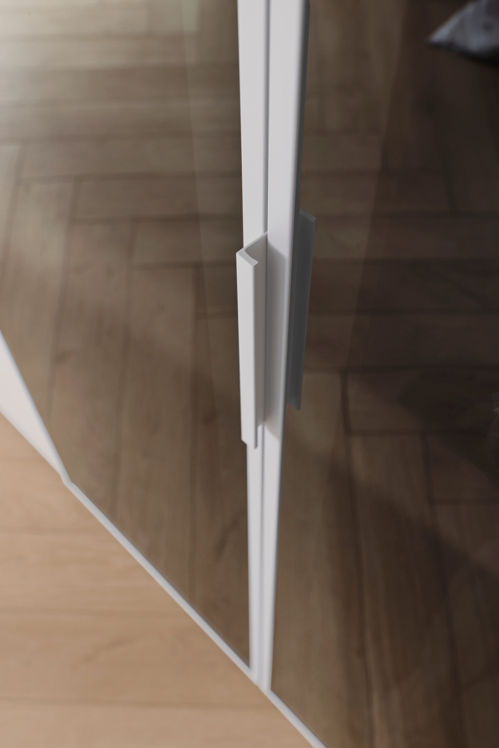 rauch Drehtürenschrank »Kleiderschrank Schrank Garderobe SKAT SHINE mit hochwertigem,«, transparentem Grauglas inkl. umfangreichem Zubehör MADE IN GERMANY